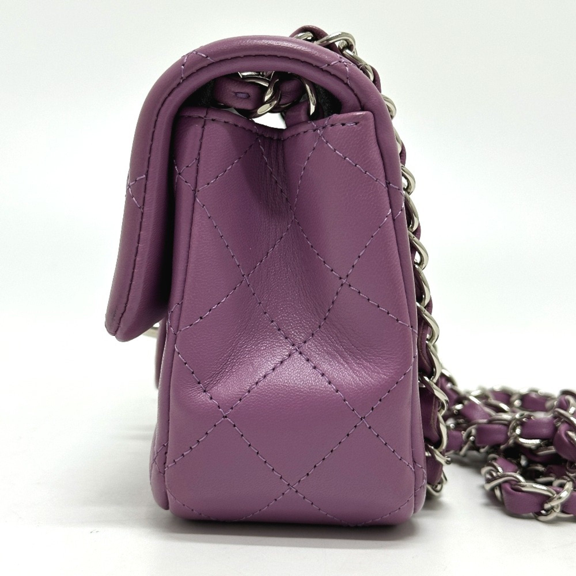 Chanel Purple Leather Shoulder Bag (Pre-Owned)