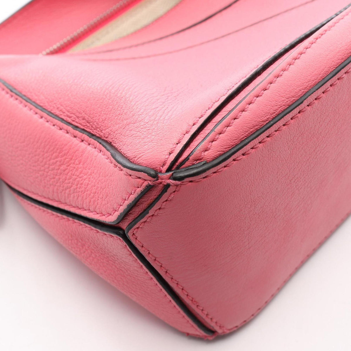 Loewe Pink Leather Handbag (Pre-Owned)