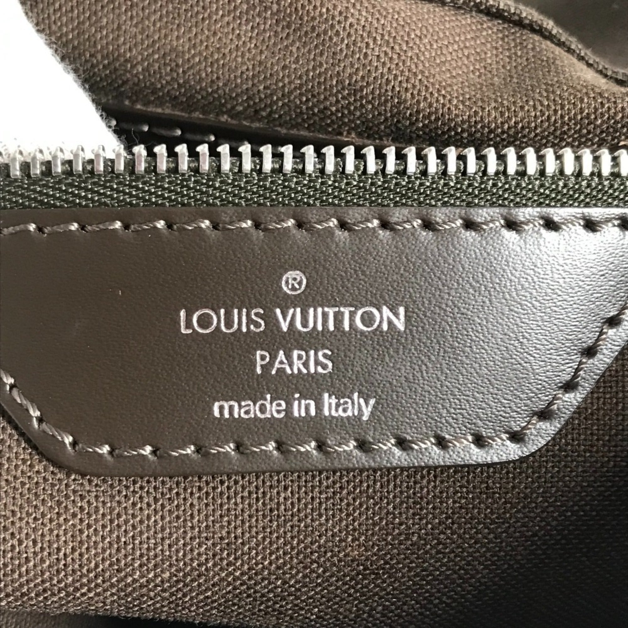 Louis Vuitton Brown Grizzly Taiga Leather Messenger Bag Shoulder Bag (Pre-Owned)