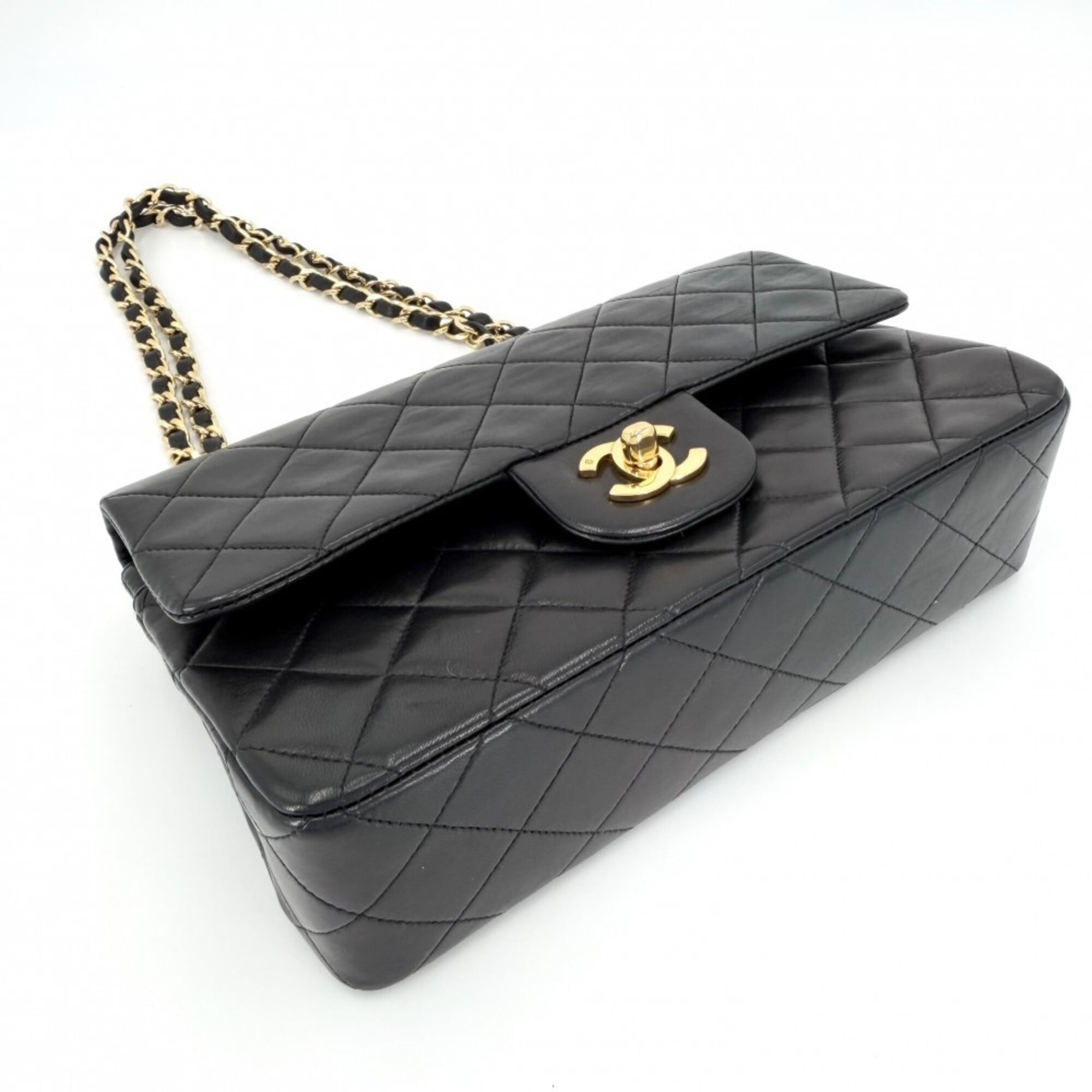 Chanel Black Leather Shoulder Bag (Pre-Owned)