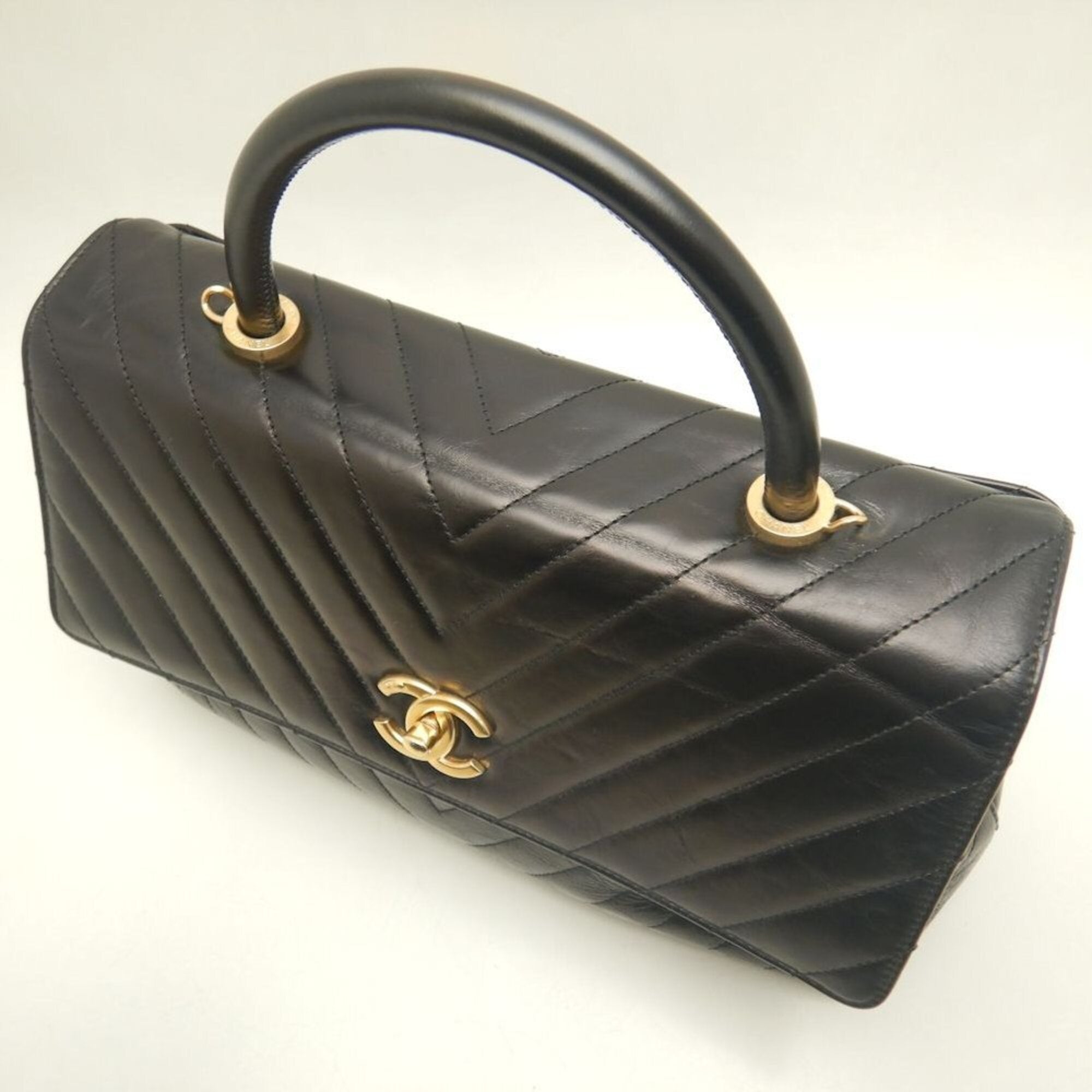 Chanel Black Leather Handbag (Pre-Owned)