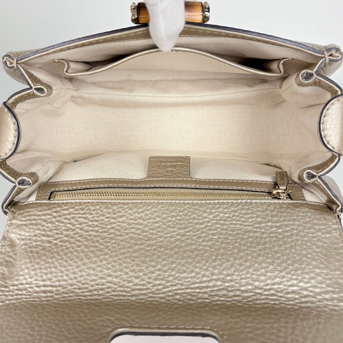 Gucci Champagne Gold Leather Handbag (Pre-Owned)