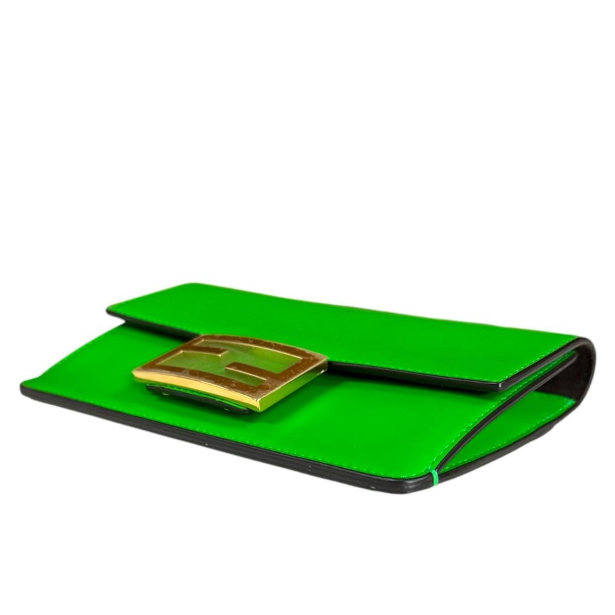 Fendi Baguette Green Leather Shoulder Bag (Pre-Owned)