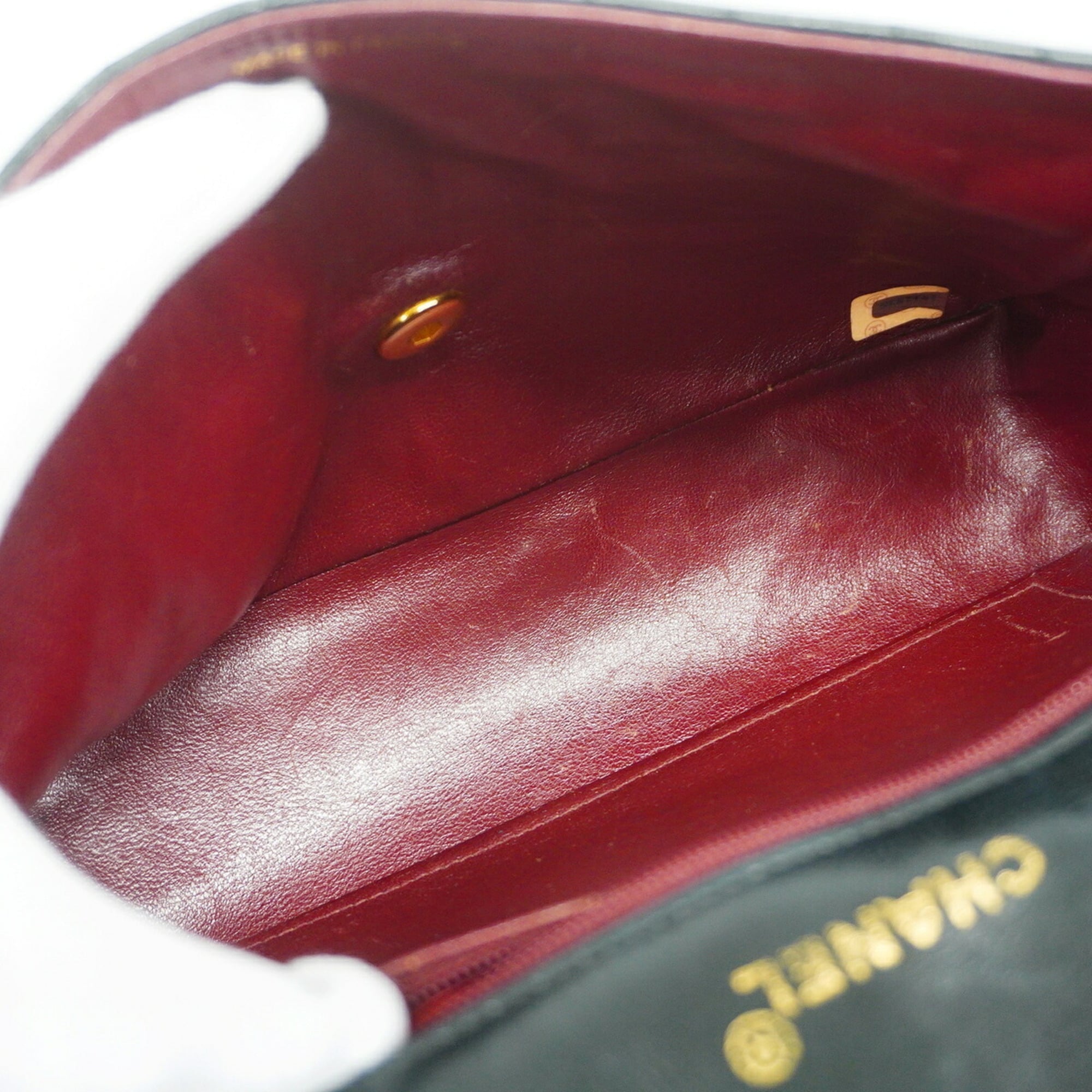 Chanel Black Leather Shoulder Bag (Pre-Owned)