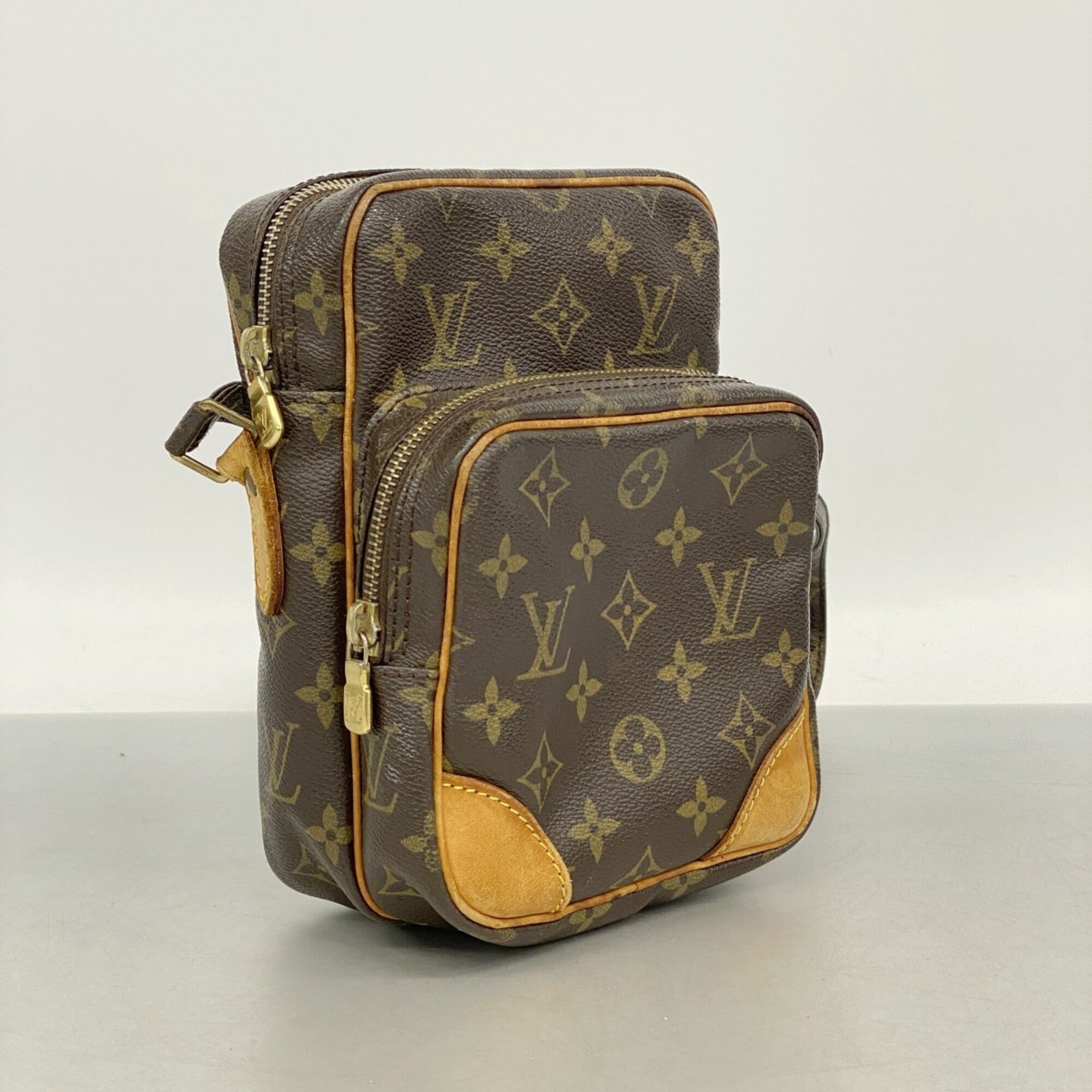 Louis Vuitton Brown Shoulder Bag (Pre-Owned)