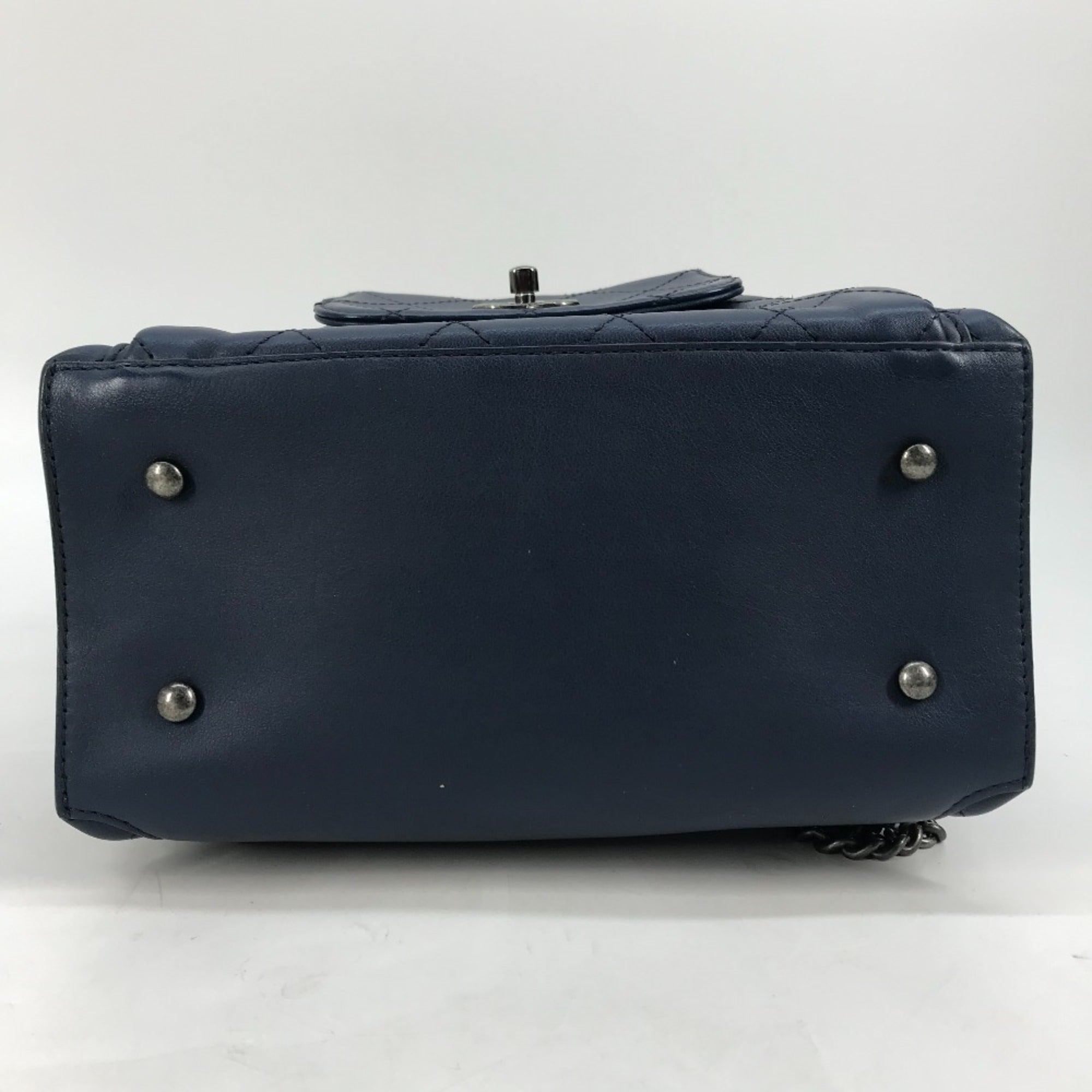 Chanel Blue Leather Shoulder Bag (Pre-Owned)