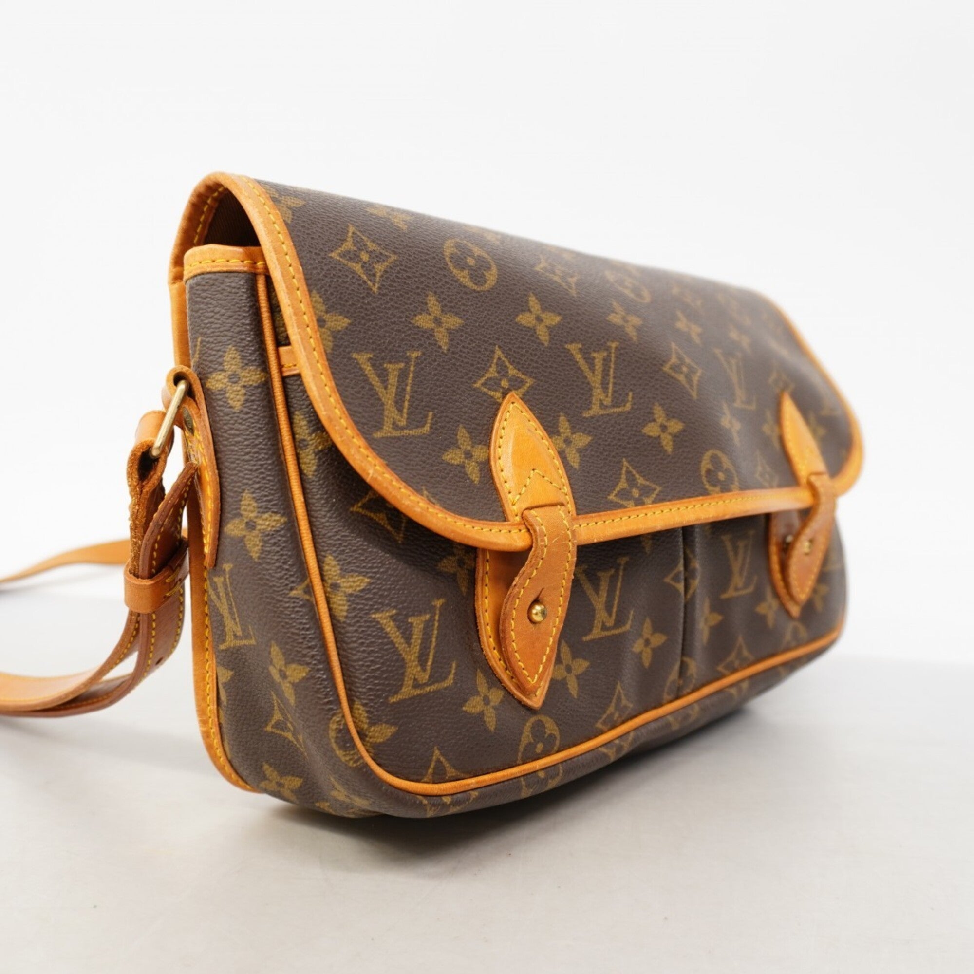 Louis Vuitton Brown Shoulder Bag (Pre-Owned)