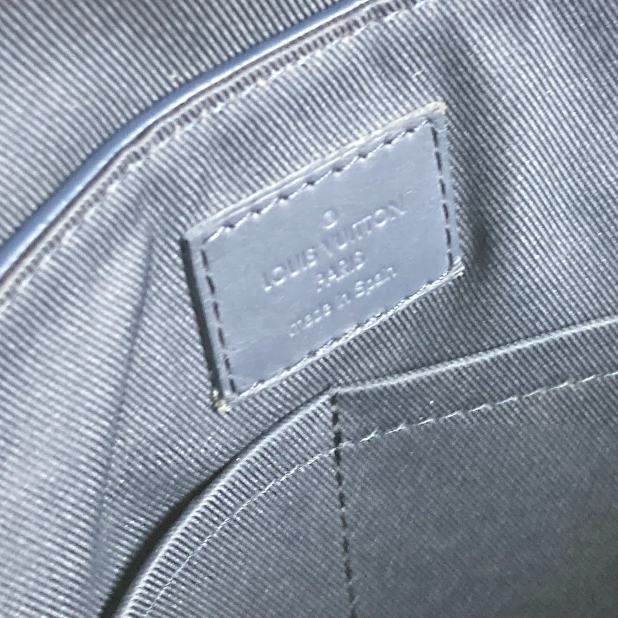 Louis Vuitton Navy Leather Shoulder Bag (Pre-Owned)