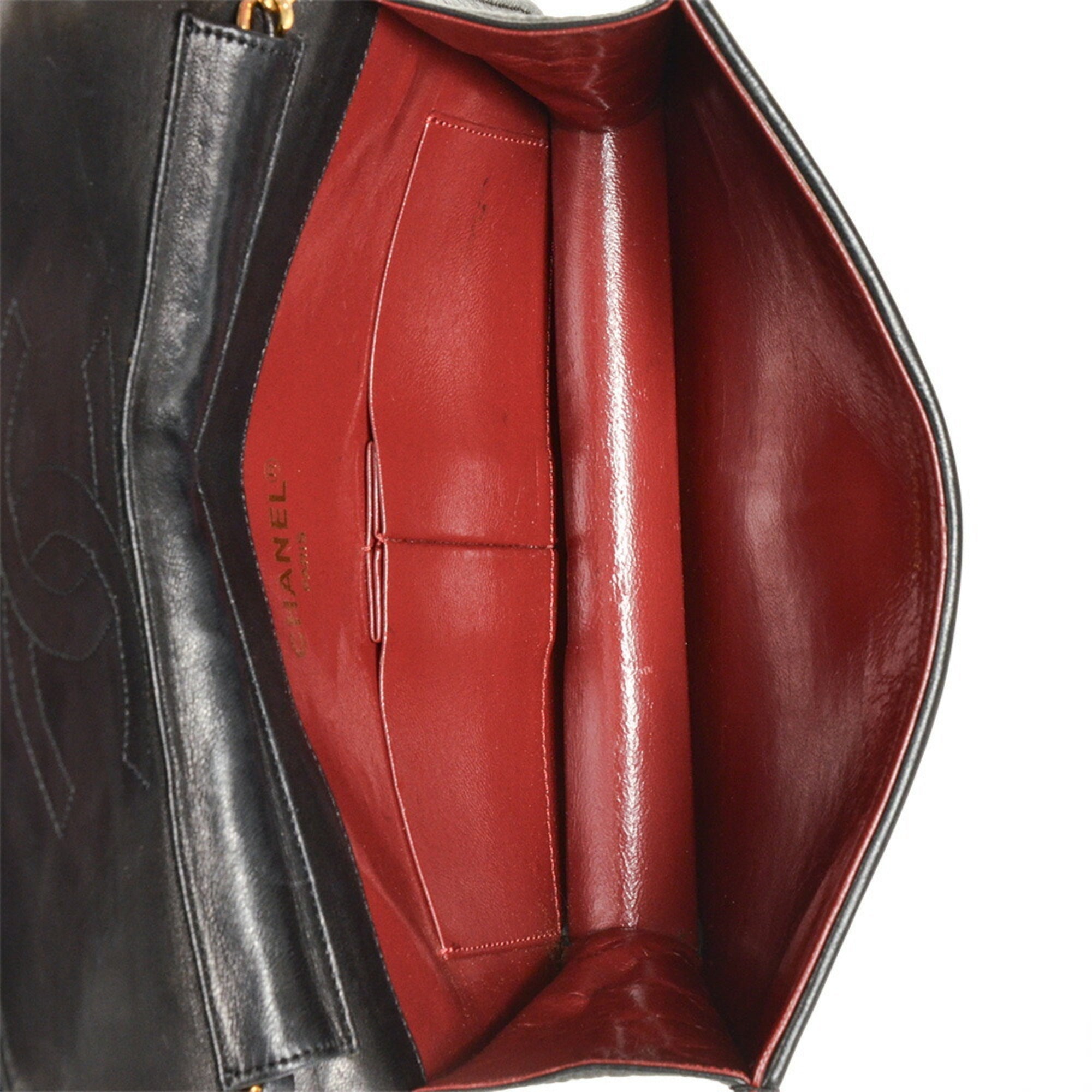 Chanel Black Leather Shoulder Bag (Pre-Owned)