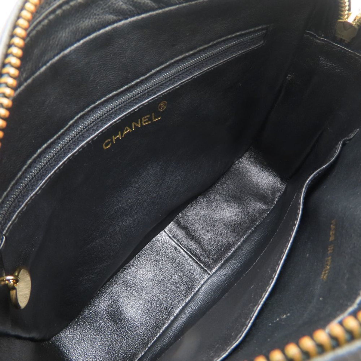 Chanel Black Grained Calfskin Shoulder Bag (Pre-Owned)