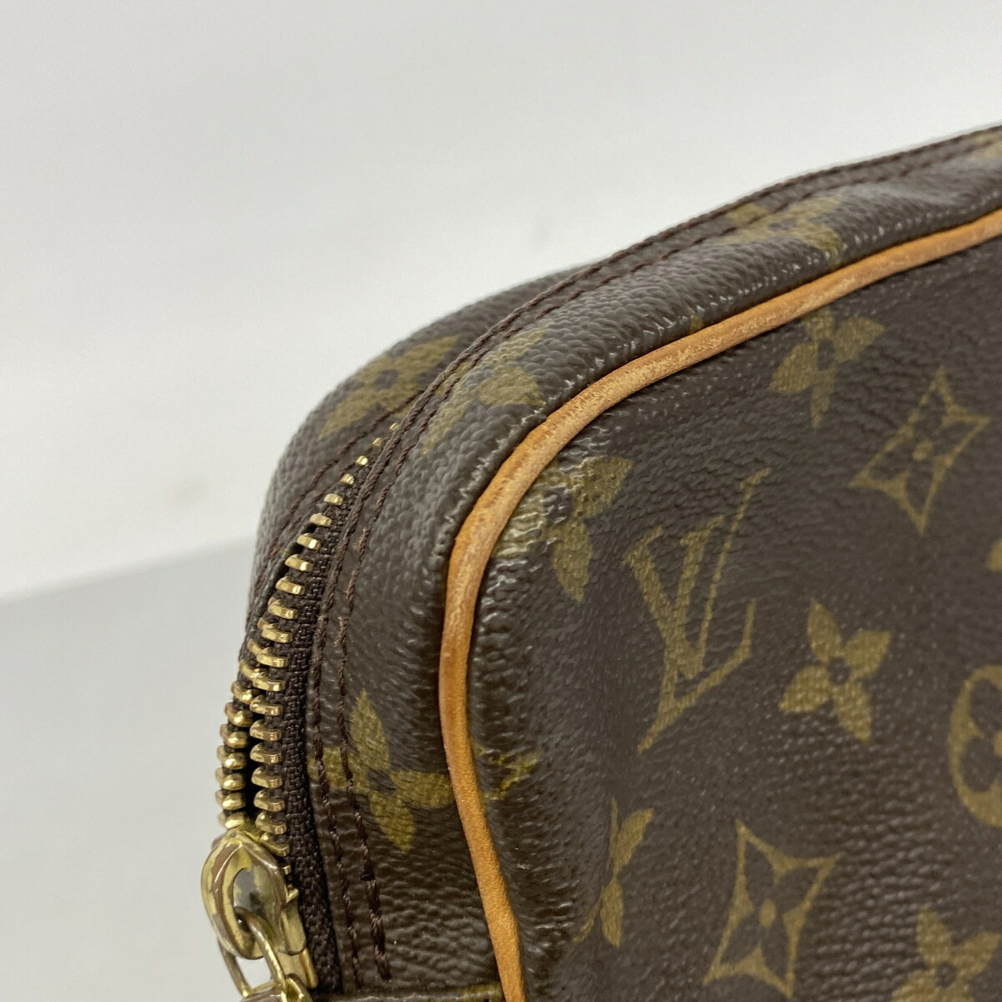 Louis Vuitton Brown Shoulder Bag (Pre-Owned)