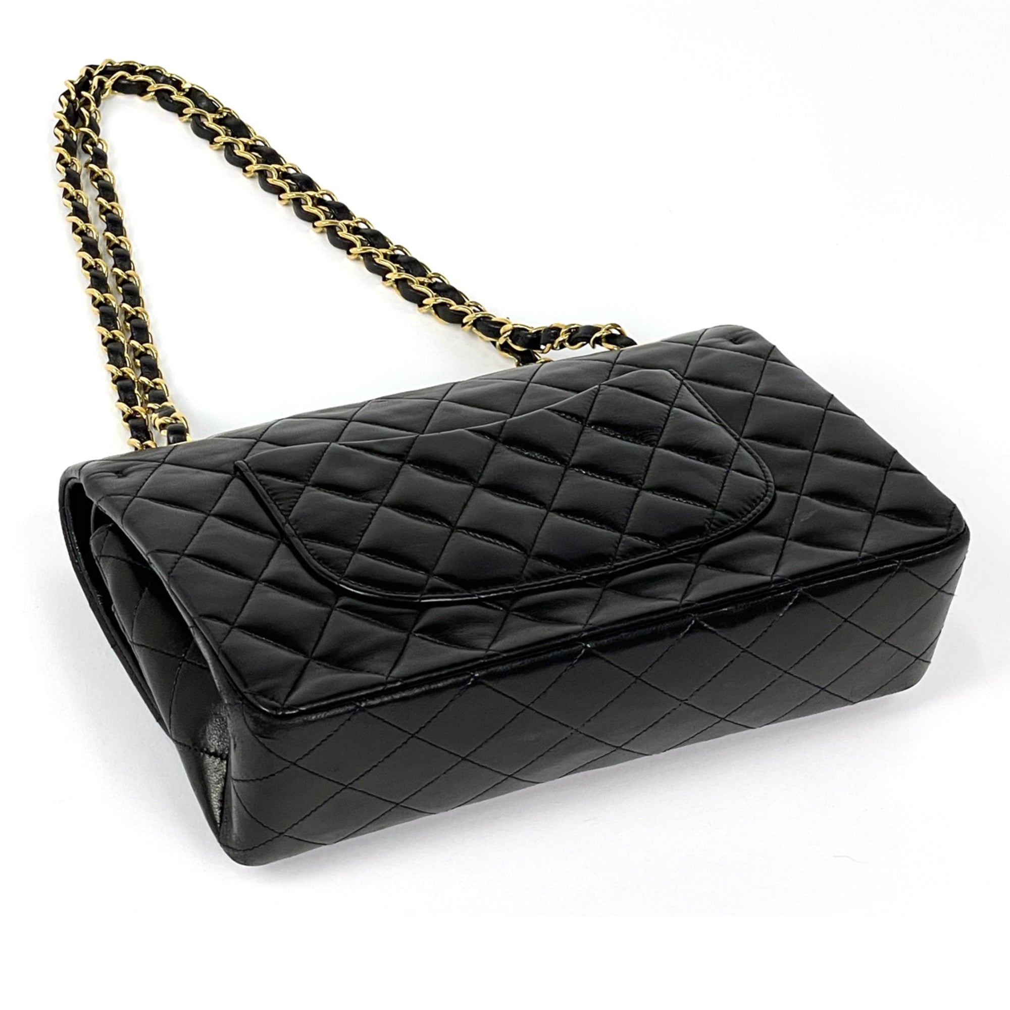 Chanel Black Leather Shoulder Bag (Pre-Owned)