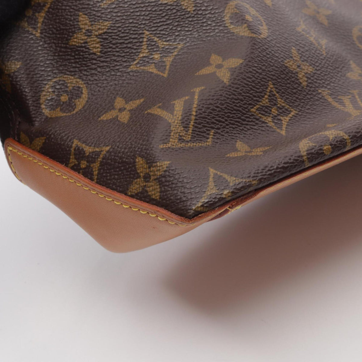 Louis Vuitton Brown Coated Canvas Leather Handbag Shoulder Bag (Pre-Owned)