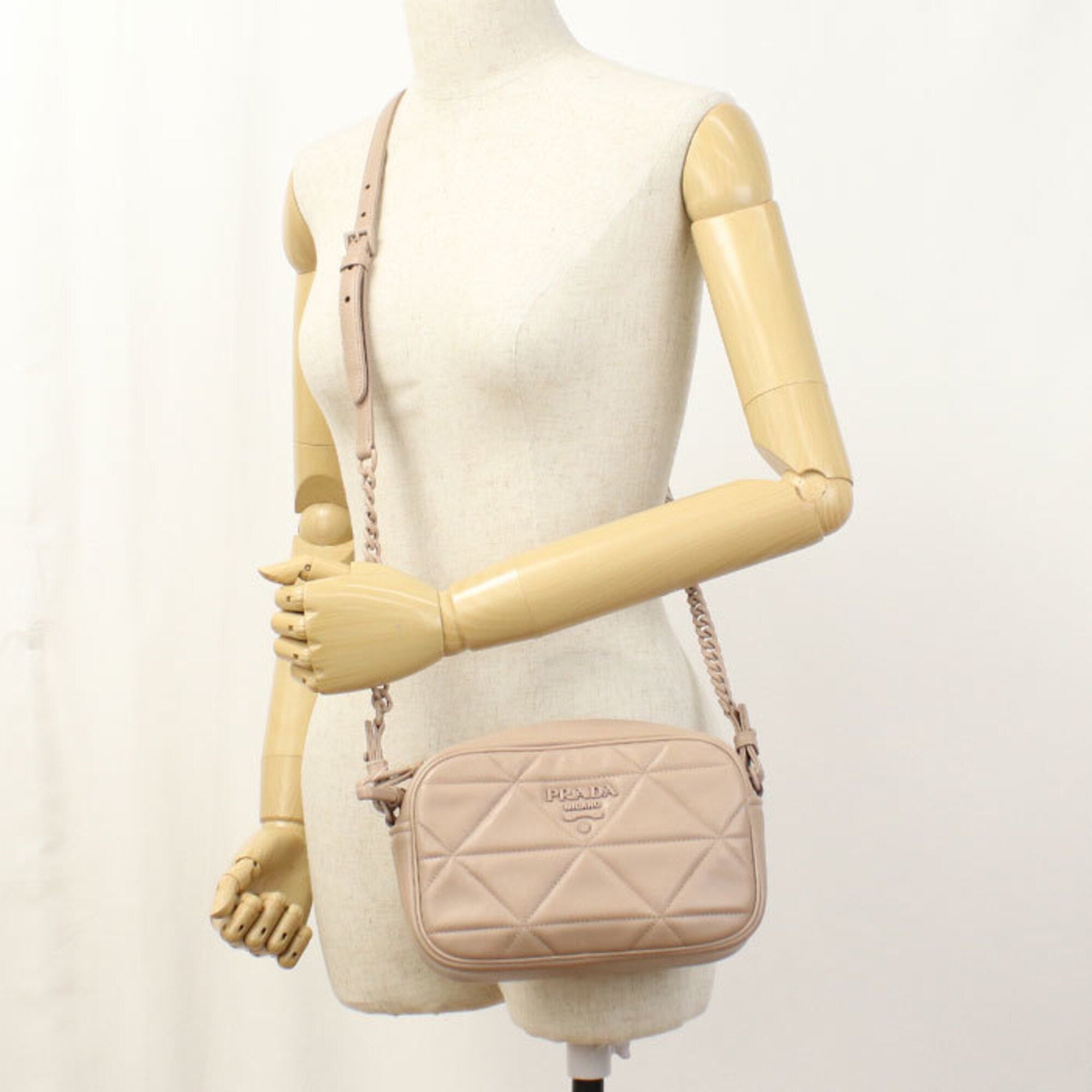 Prada Pink Leather Shoulder Bag (Pre-Owned)