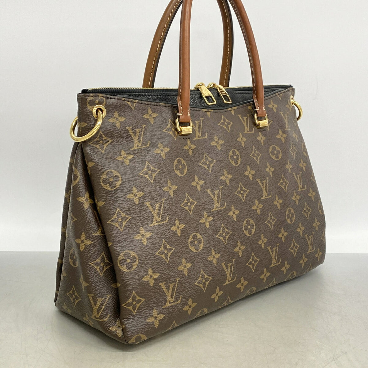 Louis Vuitton Noir Handbag (Pre-Owned)