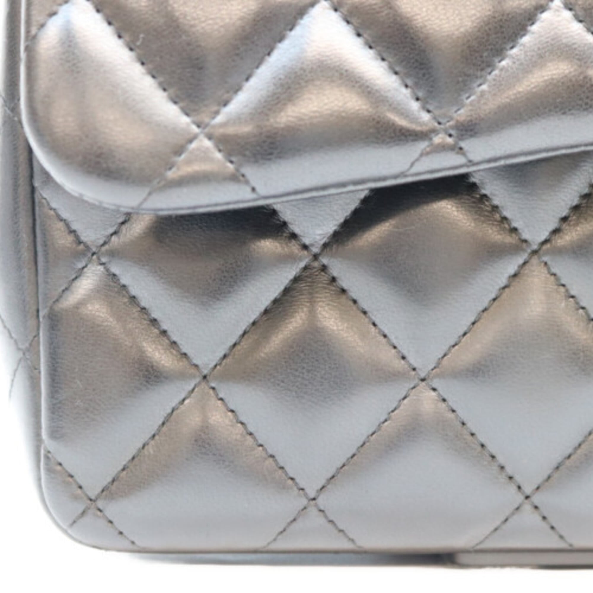 Chanel Brown Leather Shoulder Bag (Pre-Owned)