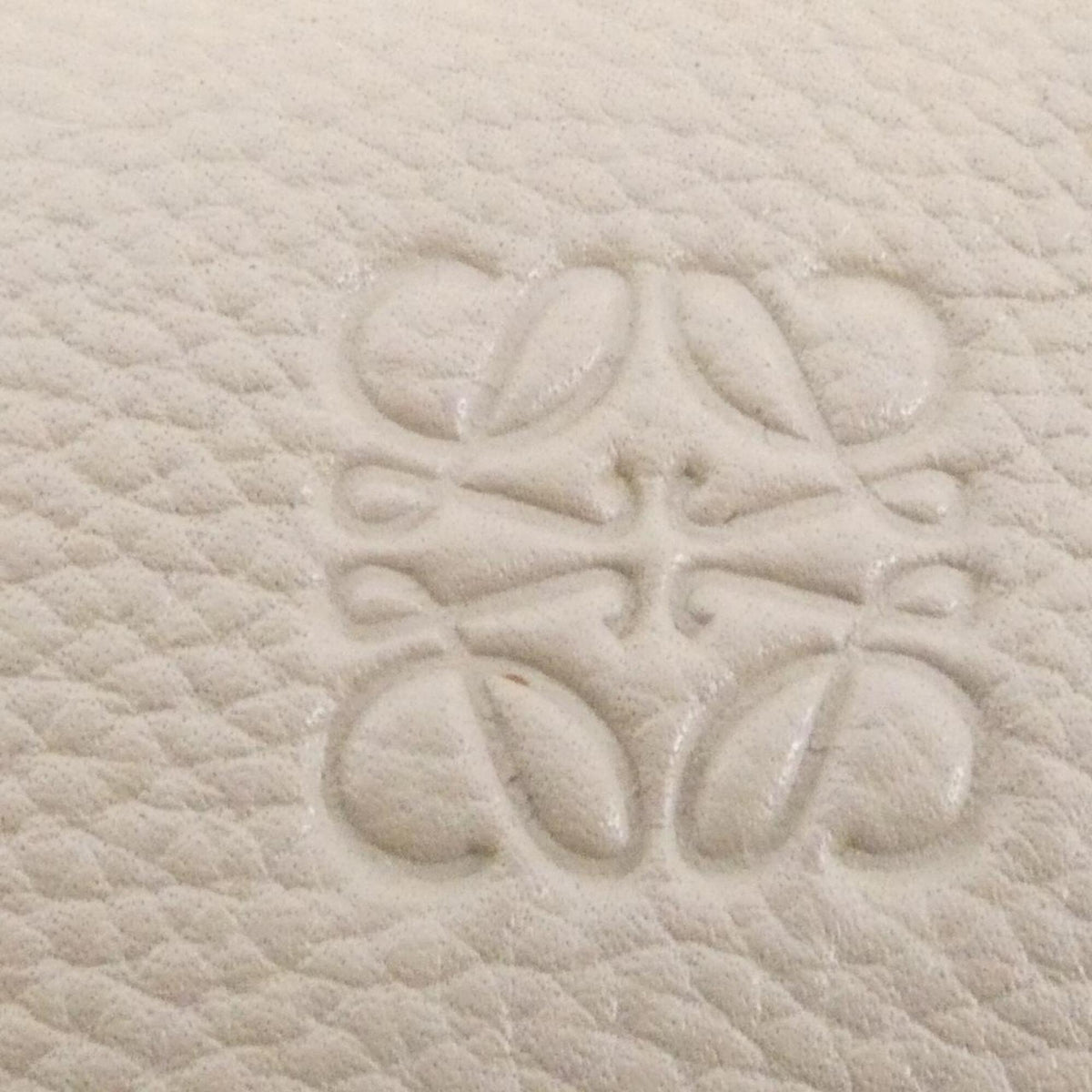 Loewe Beige Leather Shoulder Bag (Pre-Owned)