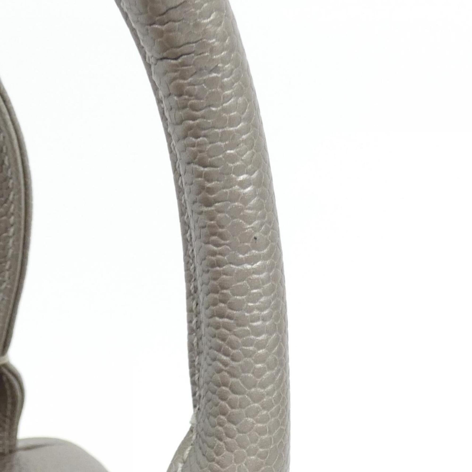 Chanel Silver Grained Calfskin Handbag (Pre-Owned)