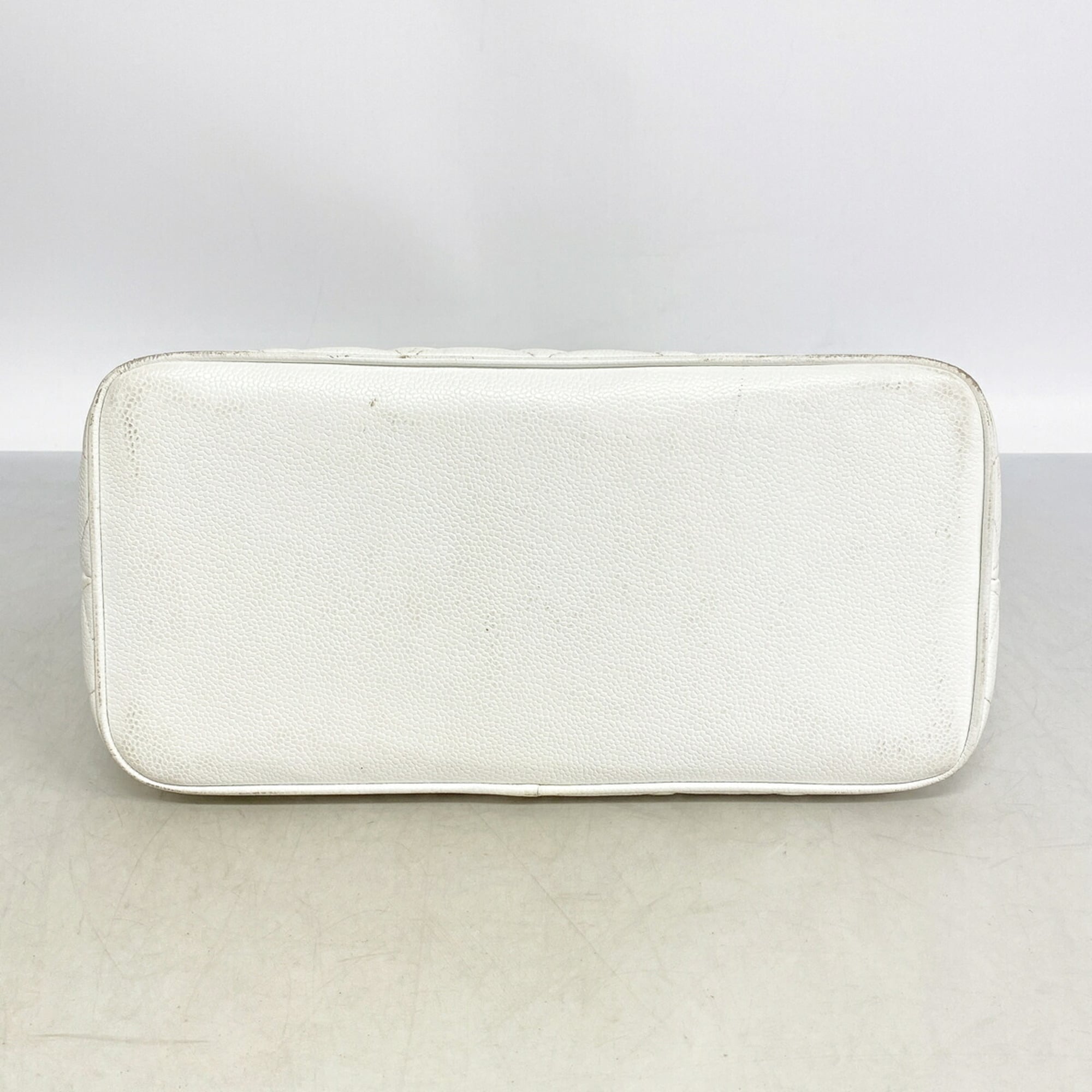 Chanel White Grained Calfskin Tote Bag (Pre-Owned)