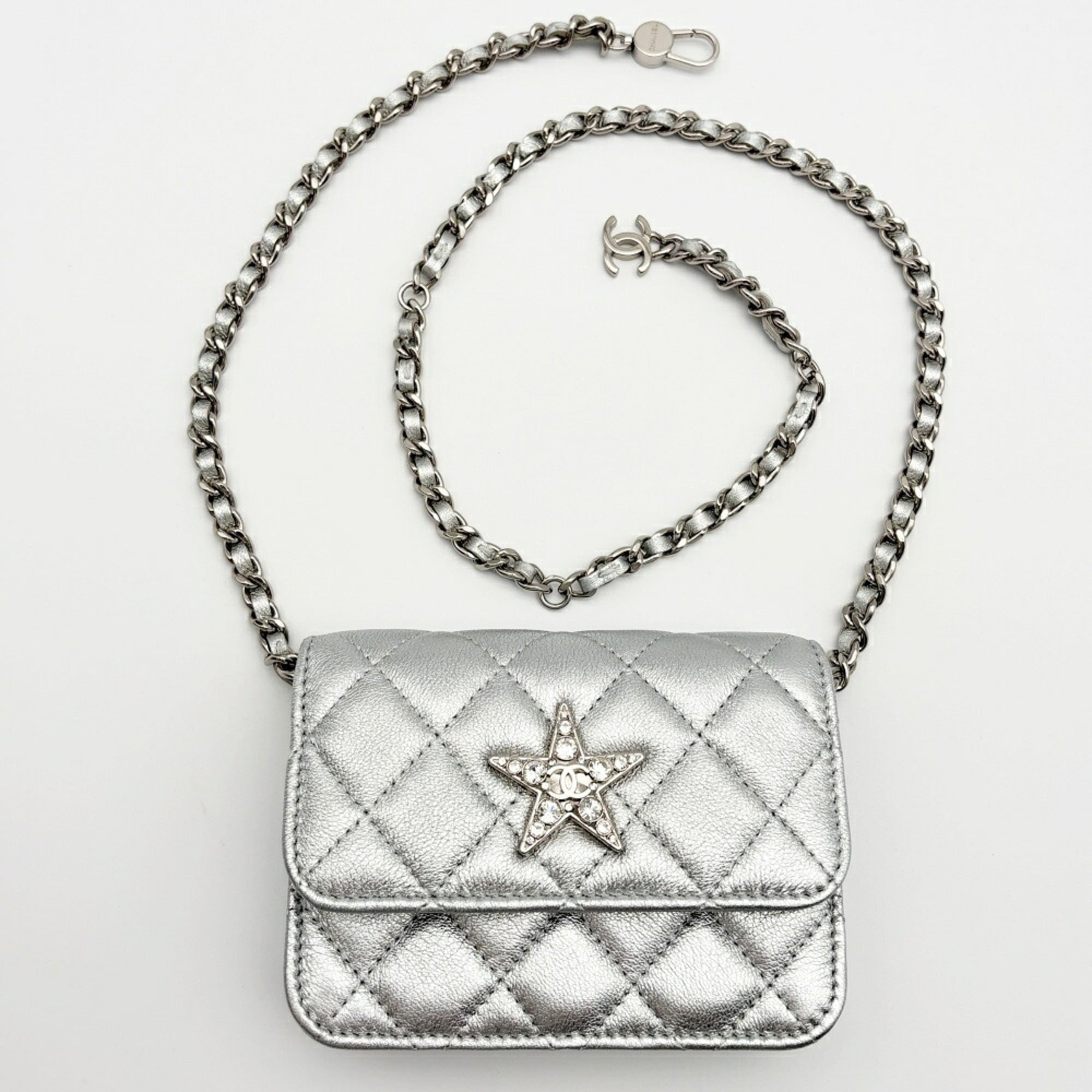 Chanel Matelasse Silver Leather Shoulder Bag (Pre-Owned)