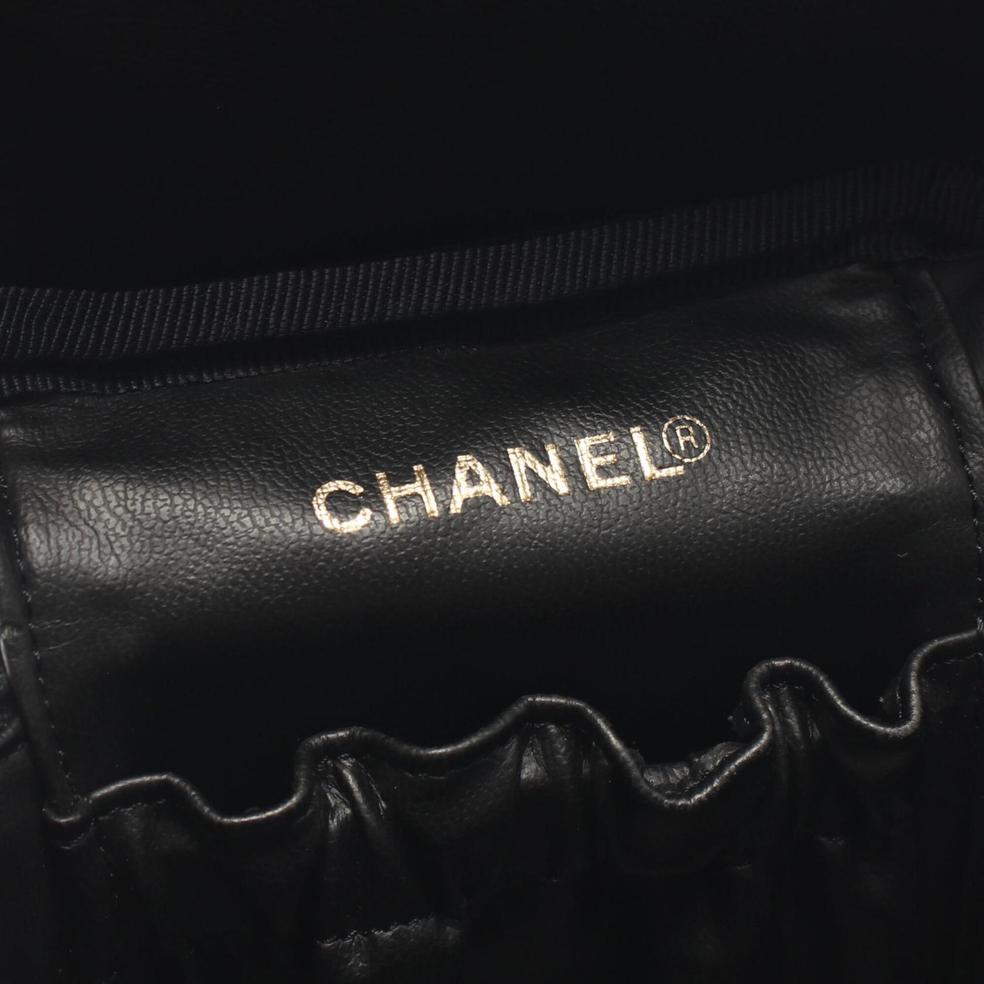 Chanel Black Grained Calfskin Handbag (Pre-Owned)