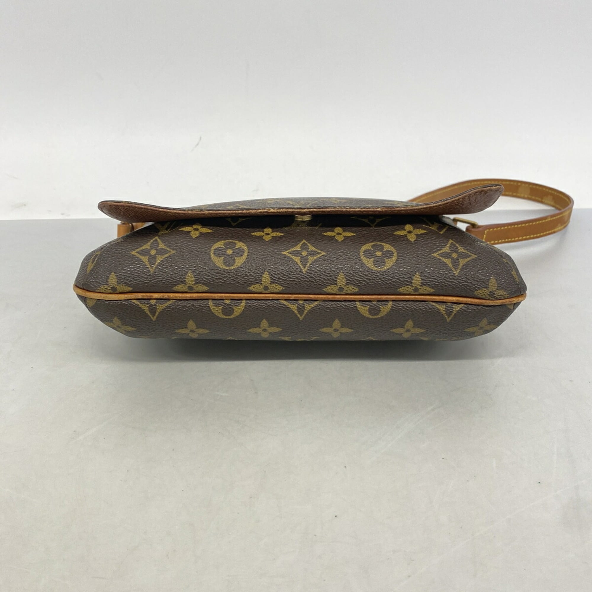 Louis Vuitton Brown Shoulder Bag (Pre-Owned)