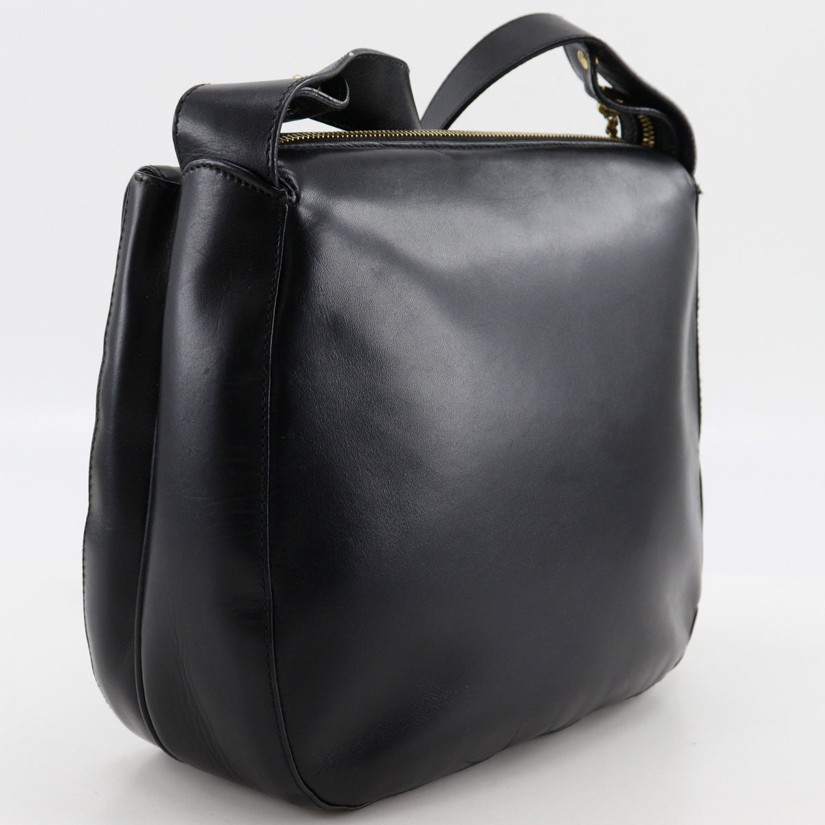 Salvatore Ferragamo Black Leather Shoulder Bag (Pre-Owned)