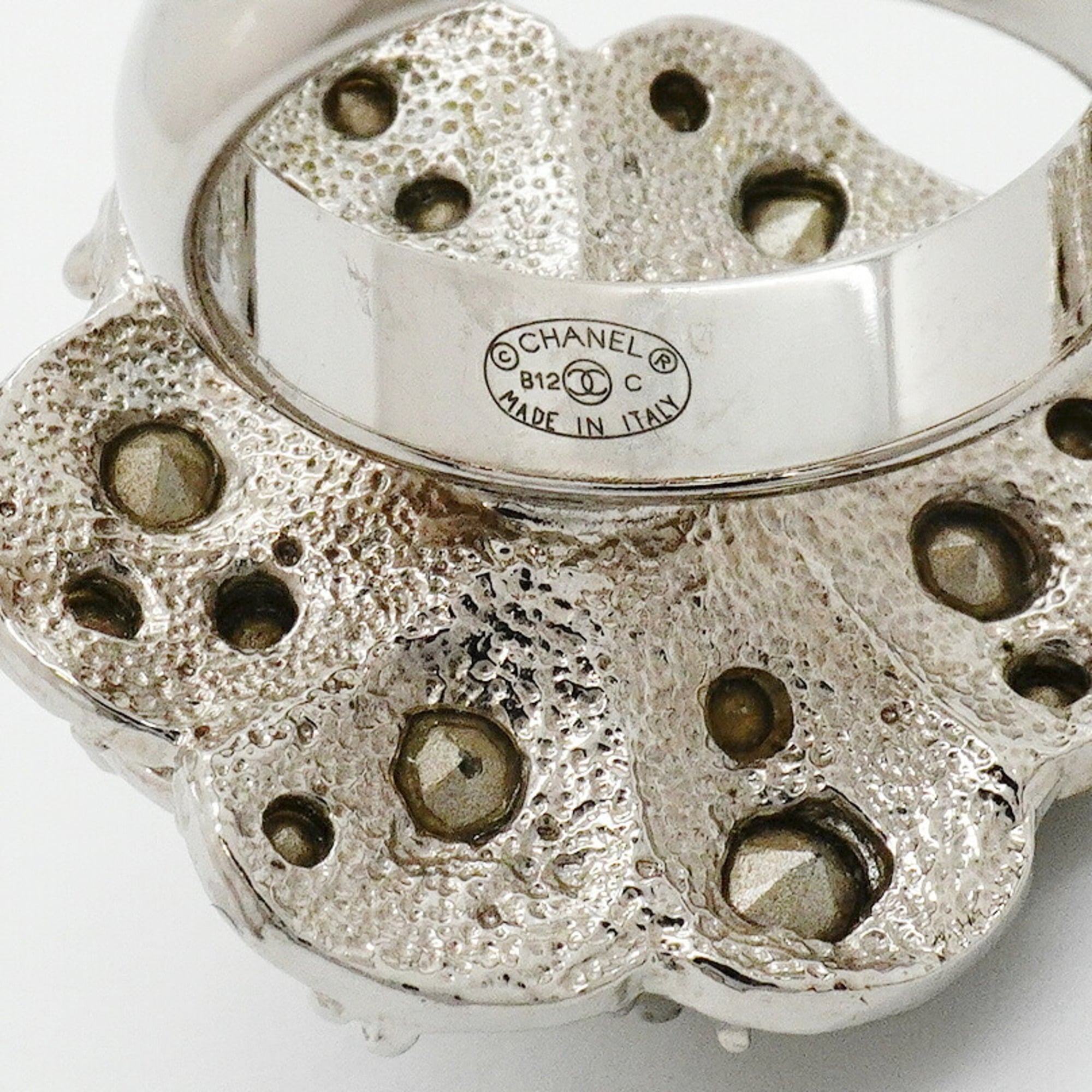 Chanel Silver Metal Rhinestone Band Ring (Pre-Owned)