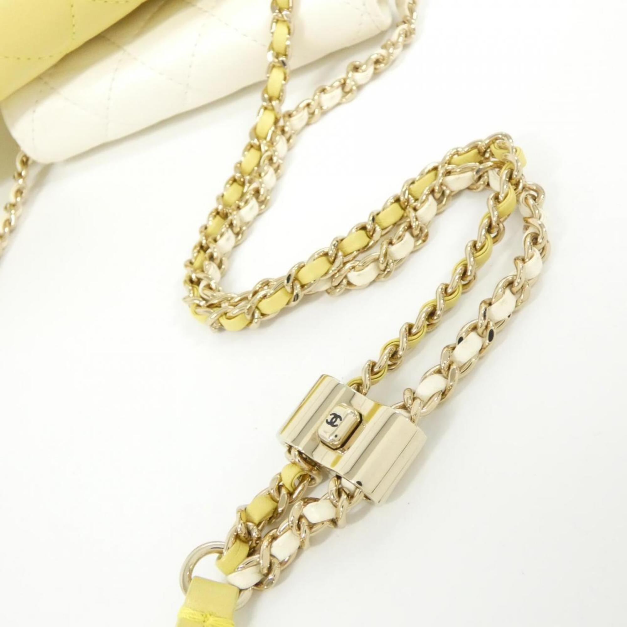 Chanel White Yellow Leather Shoulder Bag (Pre-Owned)