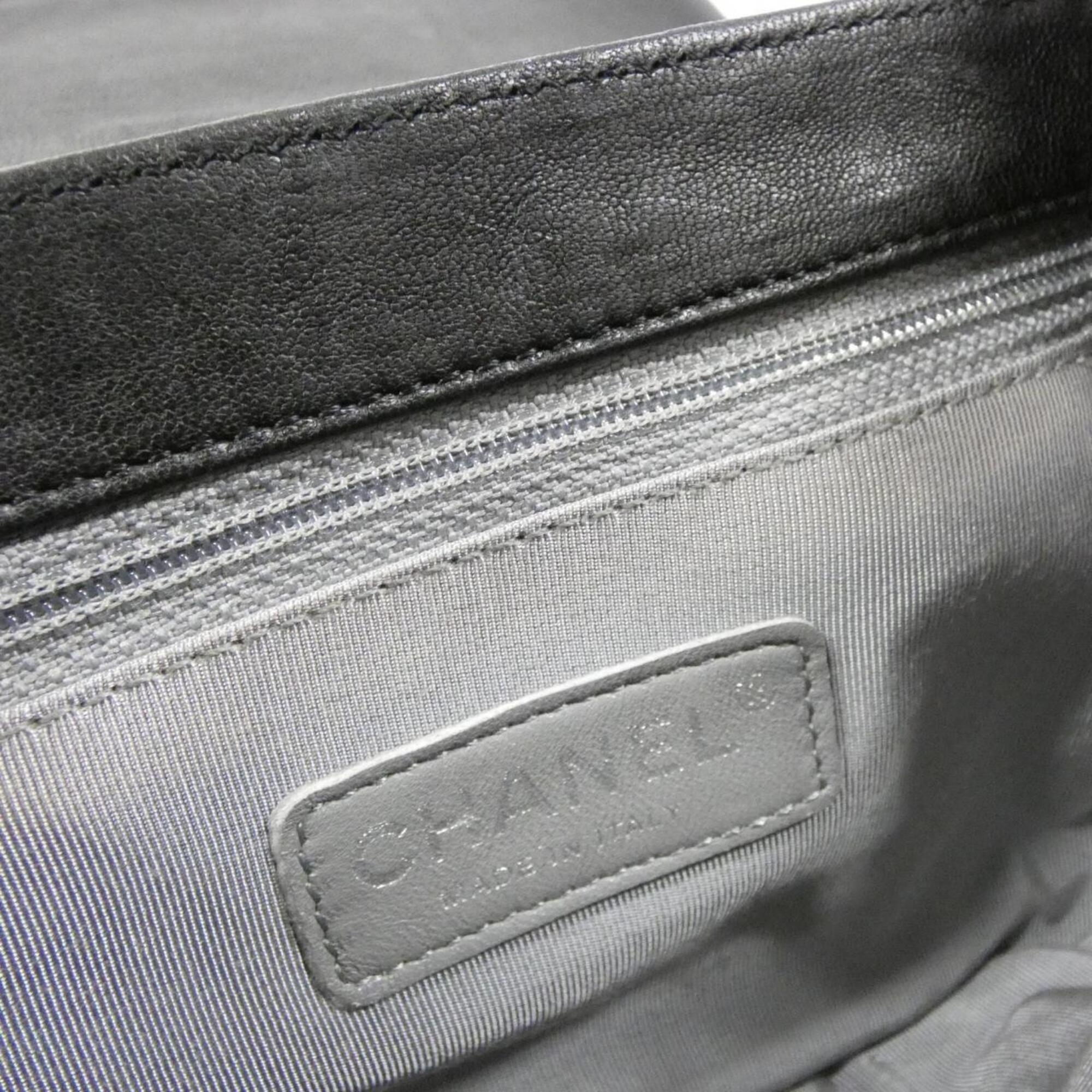 Chanel Black Leather Shoulder Bag (Pre-Owned)