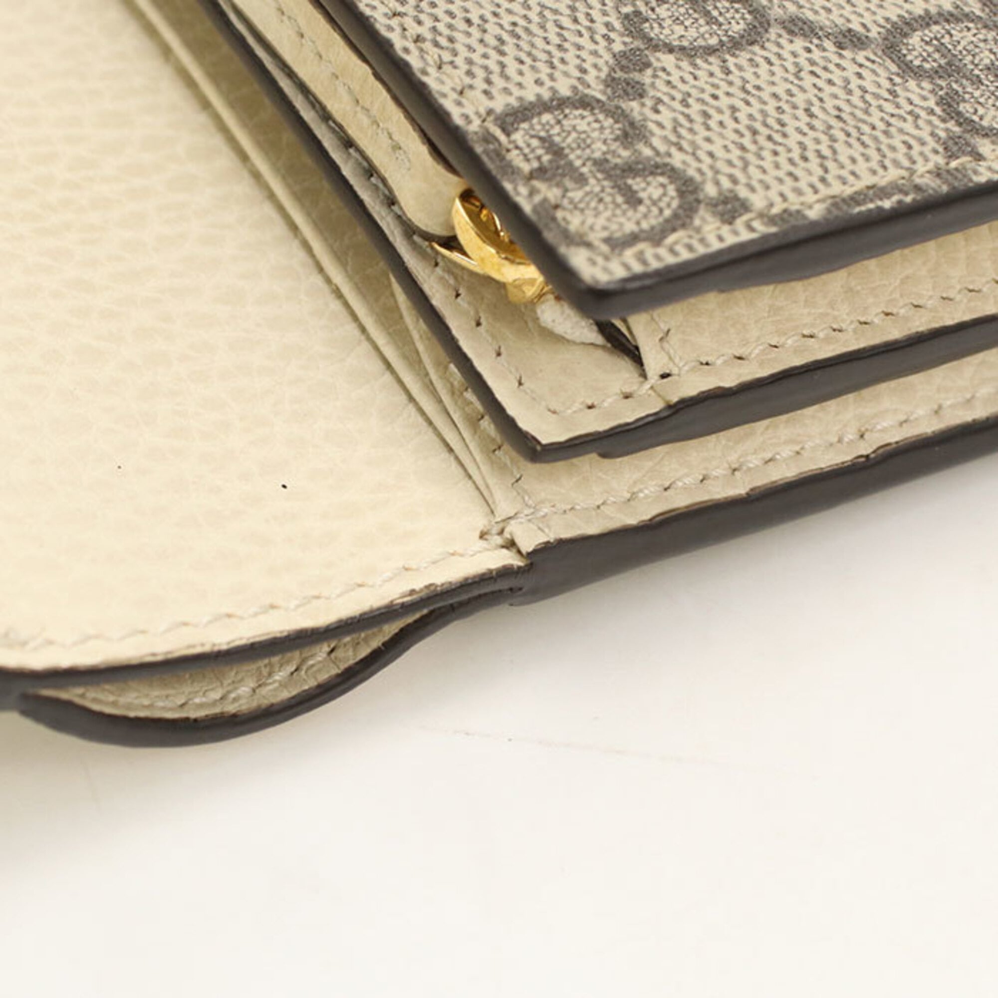 Gucci Ivory Leather Pvc Wallet (Bi-Fold) (Pre-Owned)