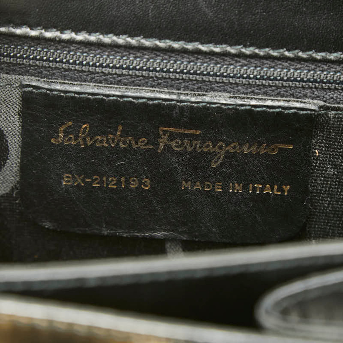 Salvatore Ferragamo Black Leather Handbag Shoulder Bag (Pre-Owned)