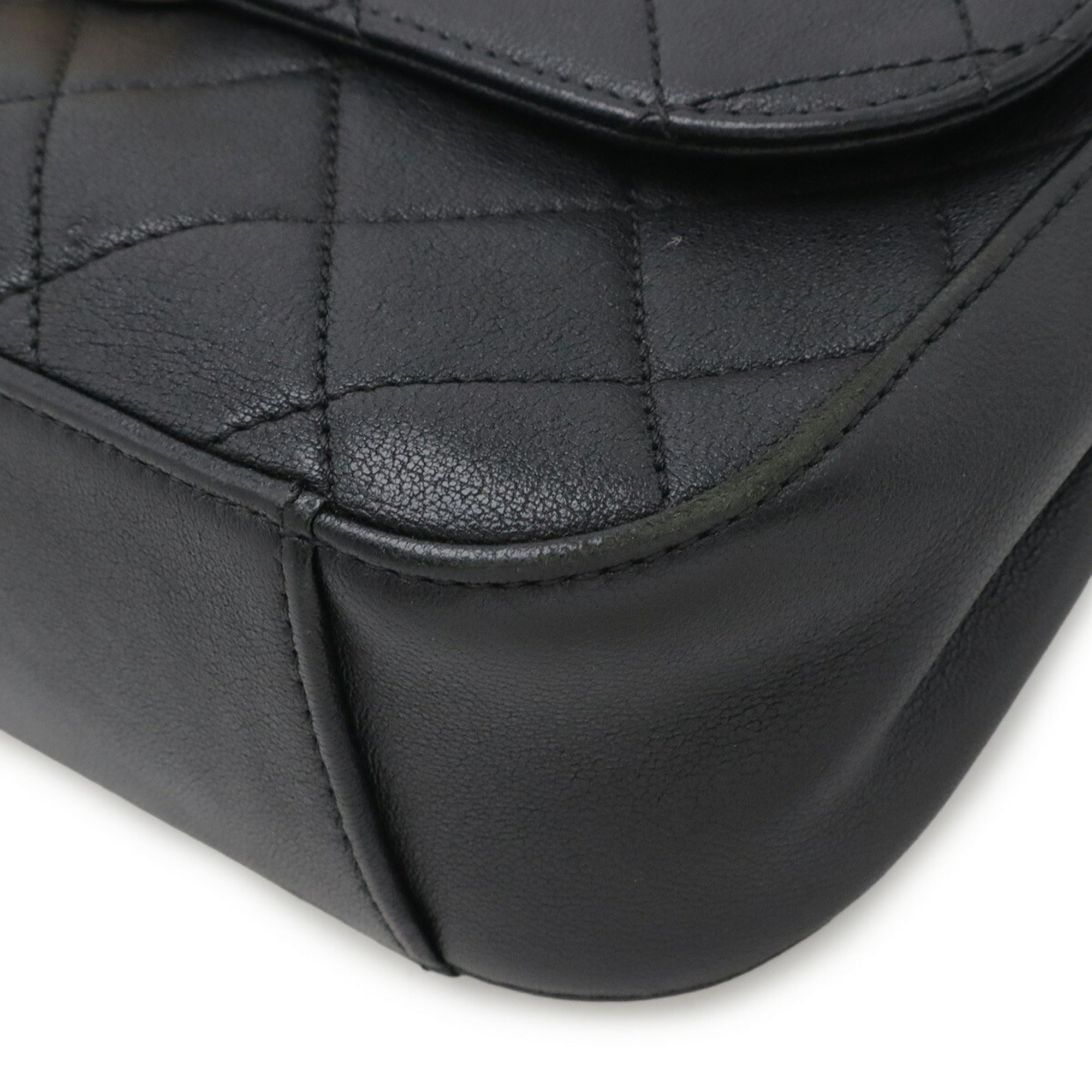 Chanel Matelasse Black Leather Handbag Shoulder Bag (Pre-Owned)