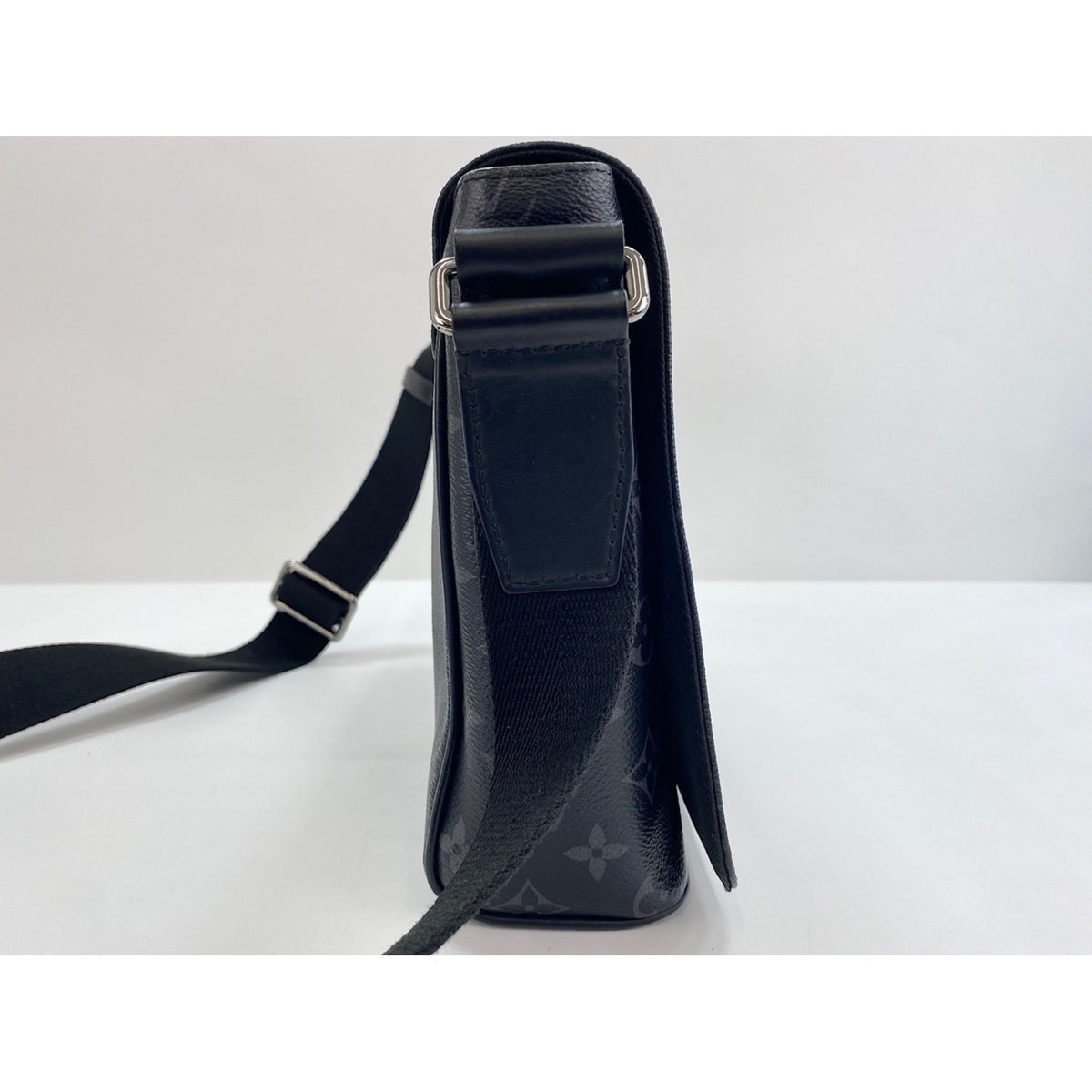 Louis Vuitton Black Shoulder Bag (Pre-Owned)