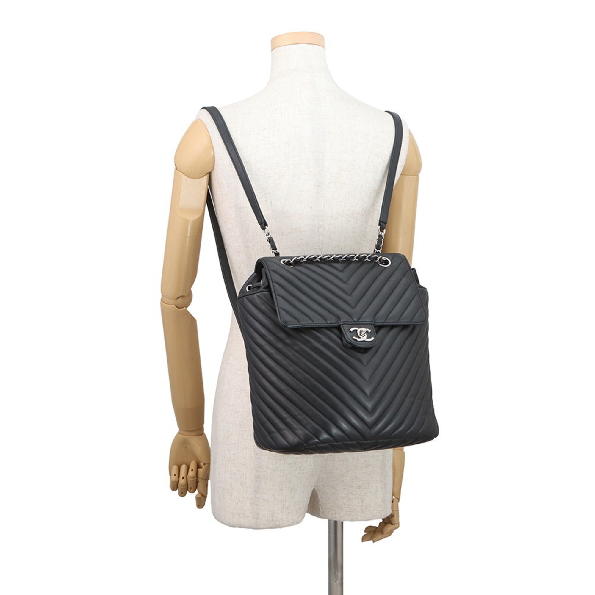 Chanel Black Leather Backpack Handbag (Pre-Owned)
