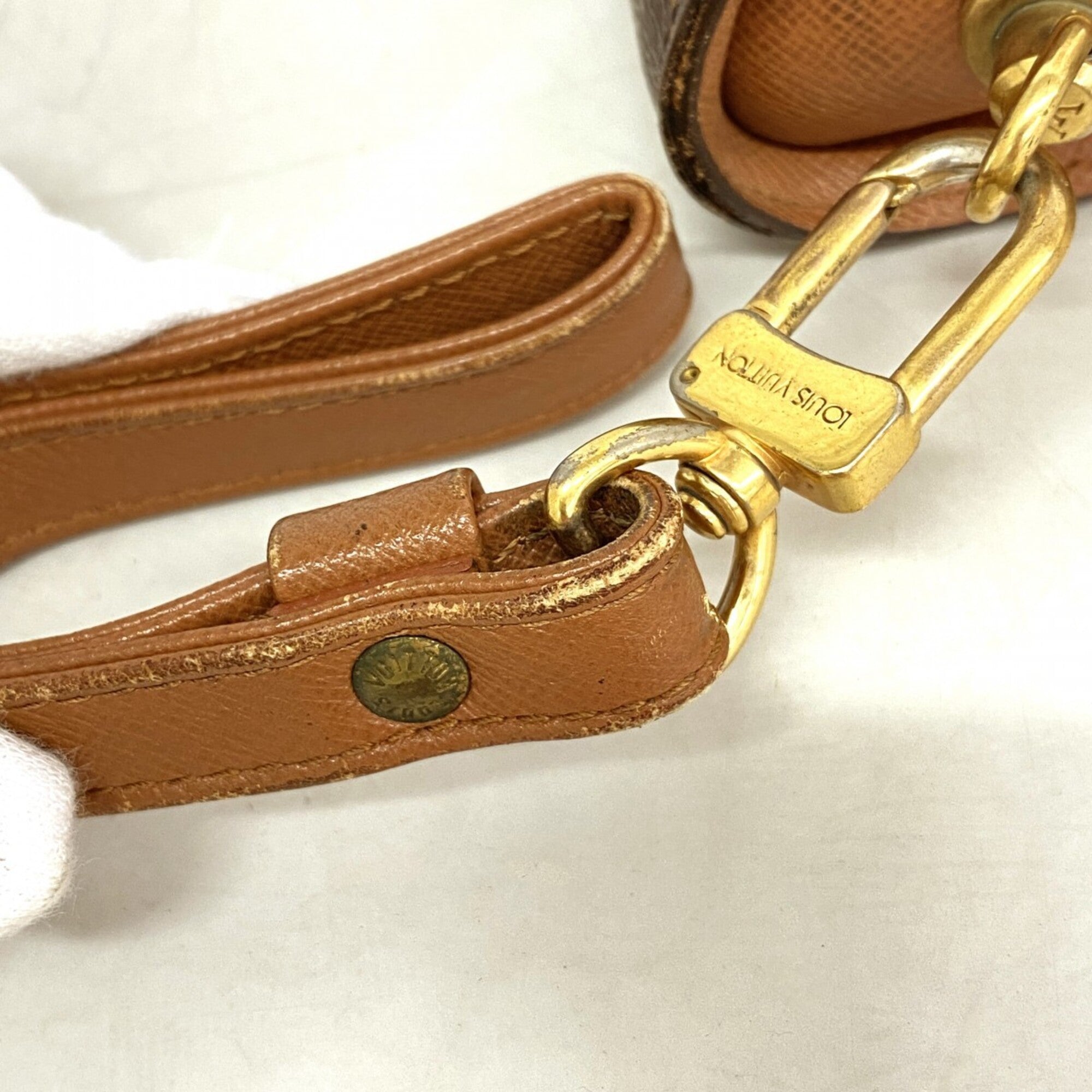 Louis Vuitton Brown Clutch Bag (Pre-Owned)