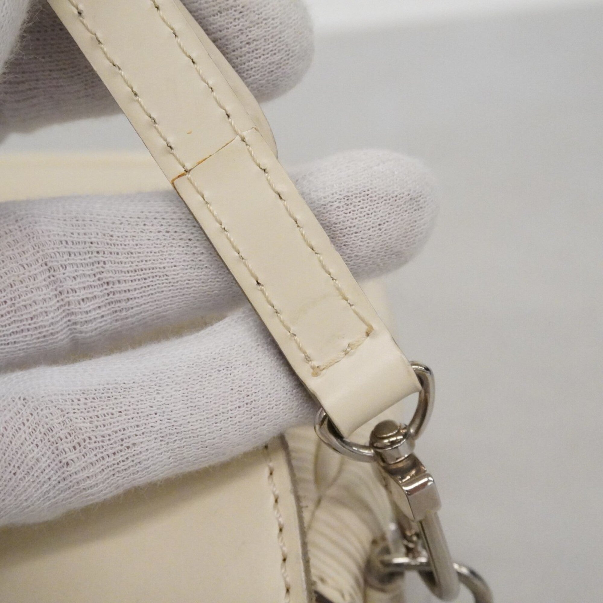 Louis Vuitton Lv Off White Shoulder Bag (Pre-Owned)