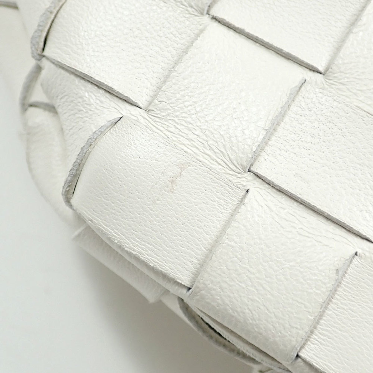 Bottega Veneta White Leather Handbag (Pre-Owned)