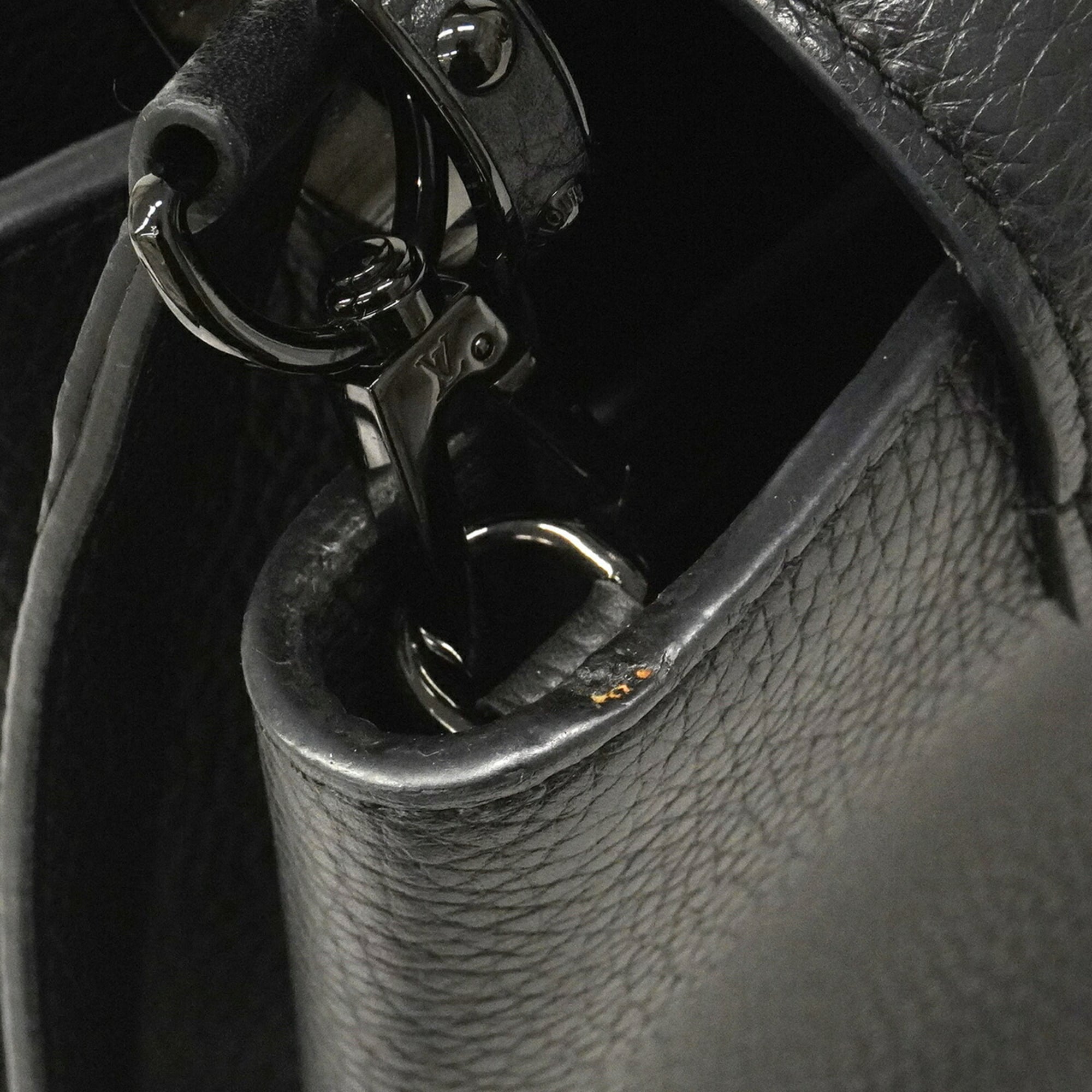 Louis Vuitton Noir Handbag (Pre-Owned)