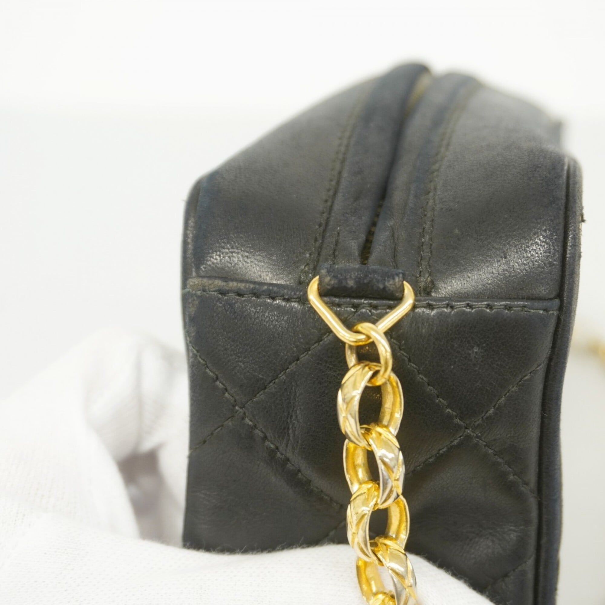 Chanel Black Leather Shoulder Bag (Pre-Owned)