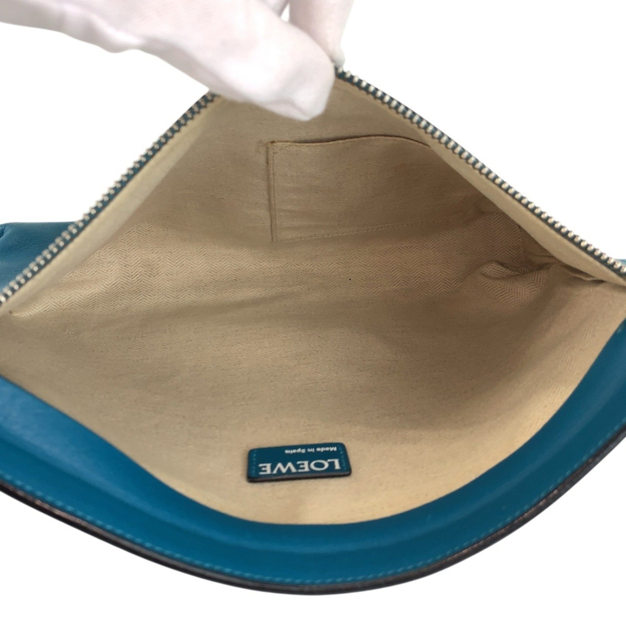 Loewe Turquoise Leather Clutch Bag (Pre-Owned)