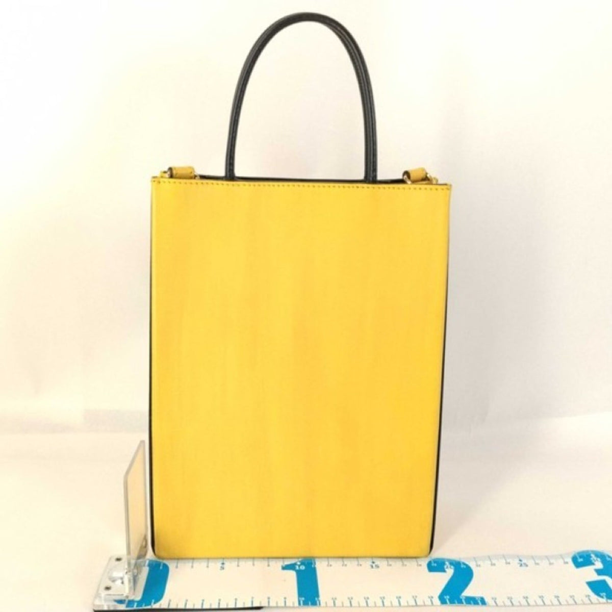 Fendi Yellow Leather Handbag (Pre-Owned)