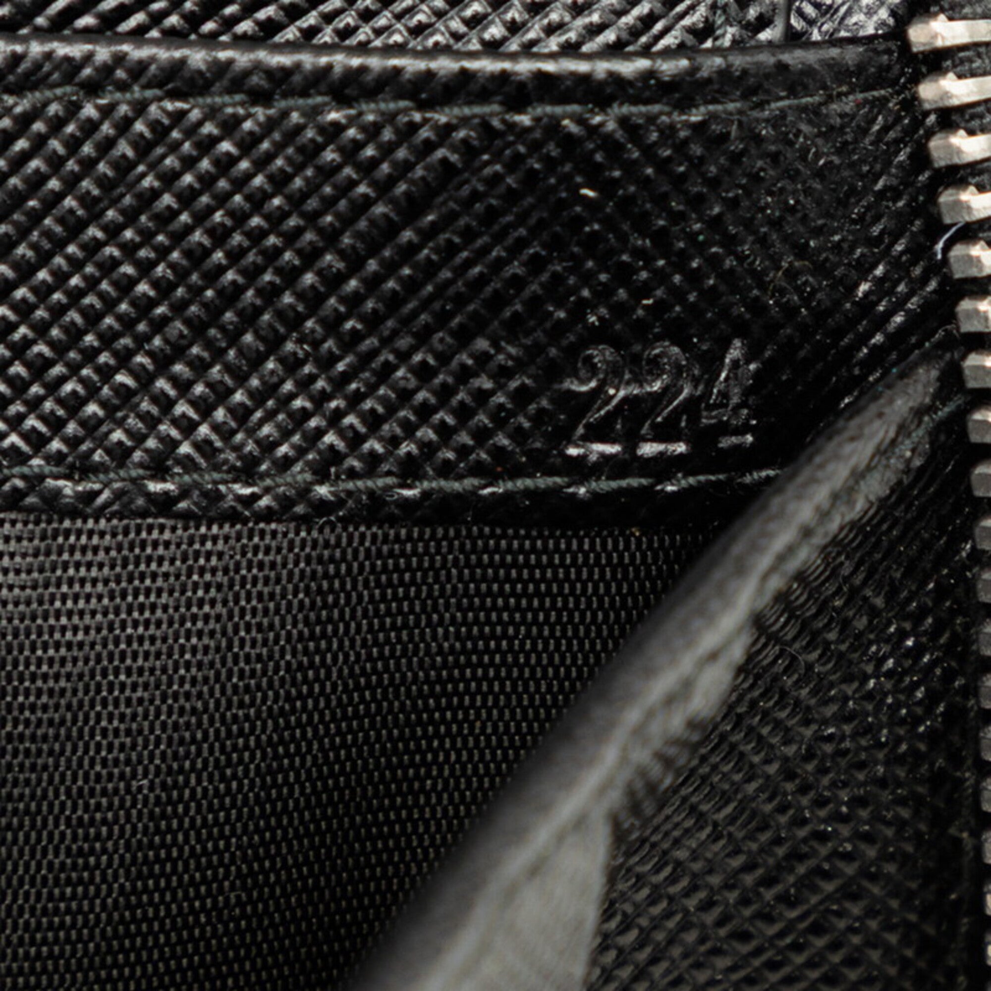 Prada Black Leather Long Wallet (Bi-Fold) (Pre-Owned)