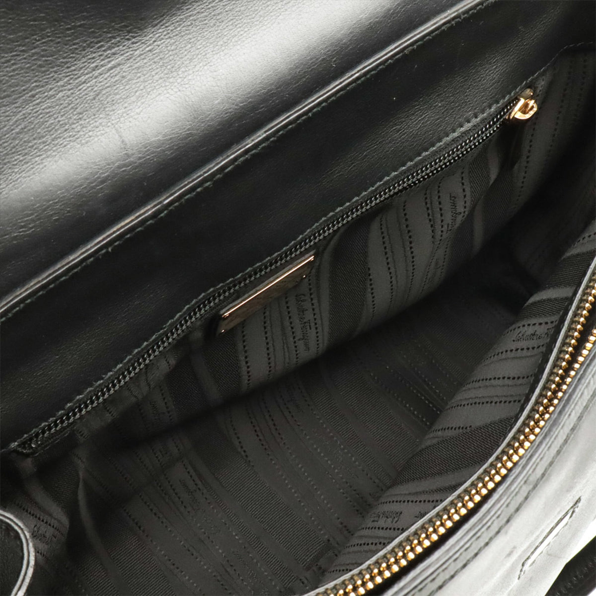 Salvatore Ferragamo Gancini Black Leather Handbag Shoulder Bag (Pre-Owned)