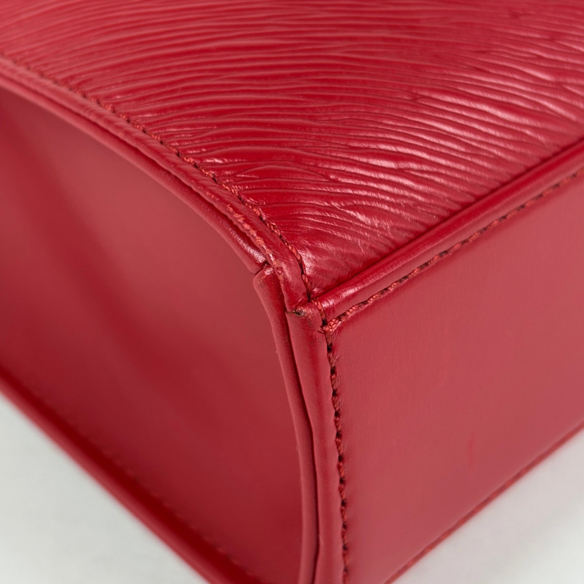 Louis Vuitton Red Color Leather Shoulder Bag (Pre-Owned)