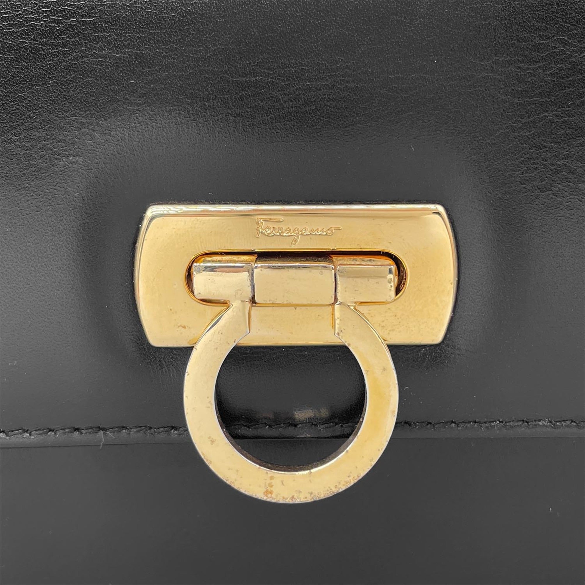 Salvatore Ferragamo Black Leather Shoulder Bag (Pre-Owned)
