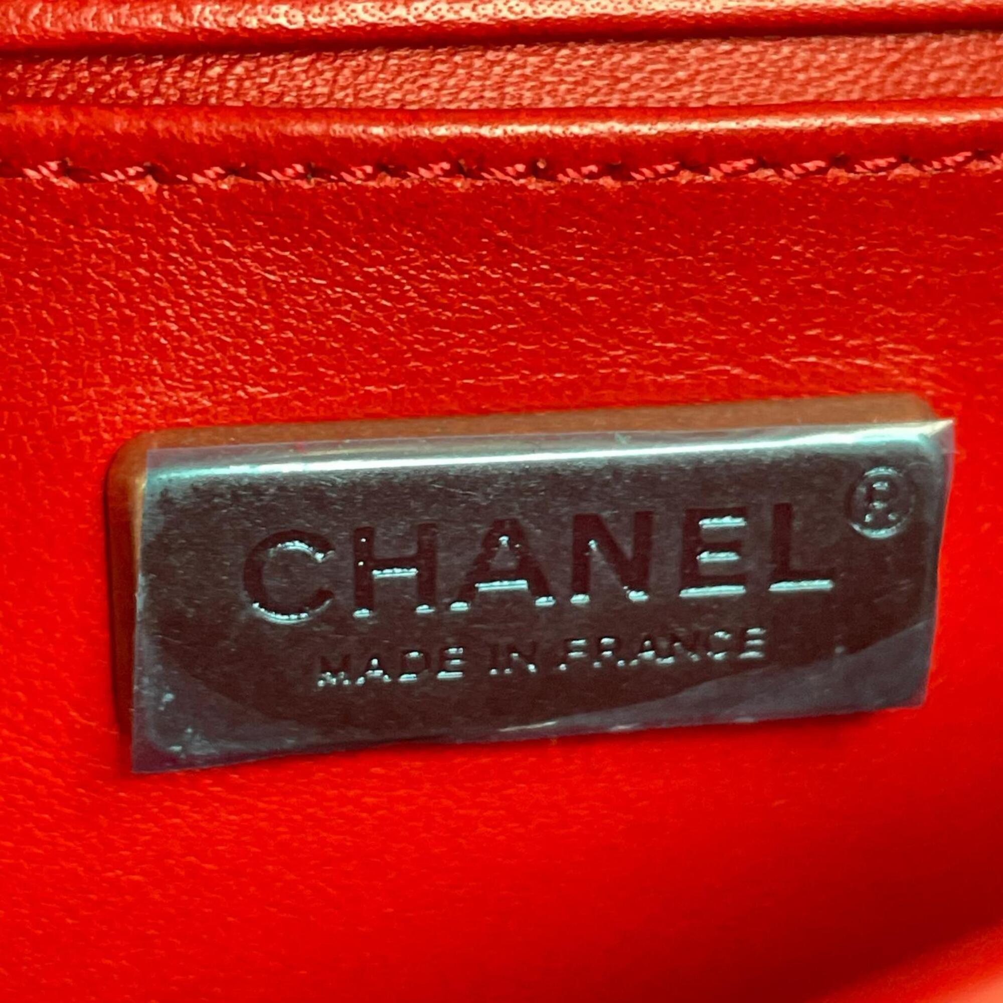 Chanel Red Color Leather Shoulder Bag (Pre-Owned)