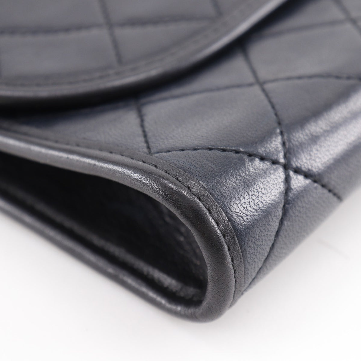Chanel Black Leather Pochette Shoulder Bag (Pre-Owned)