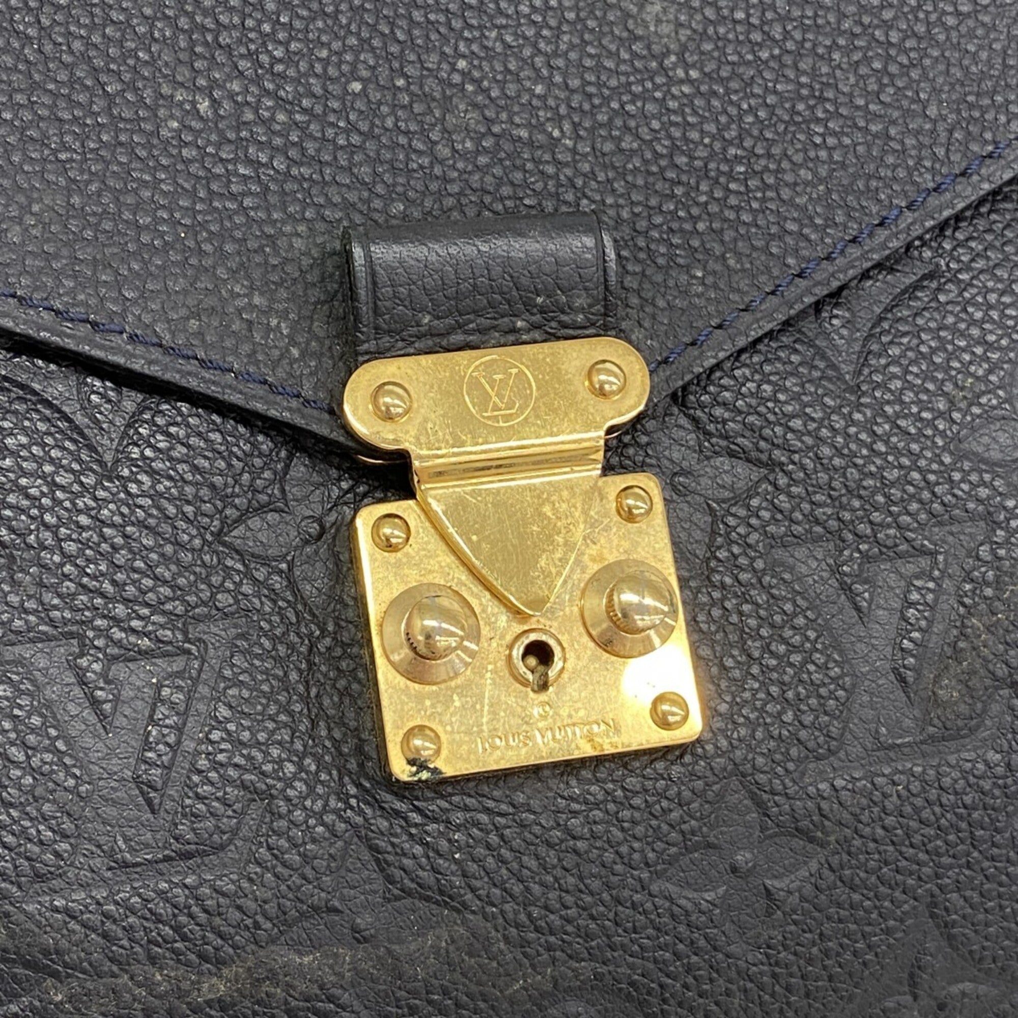Louis Vuitton Noir Handbag (Pre-Owned)