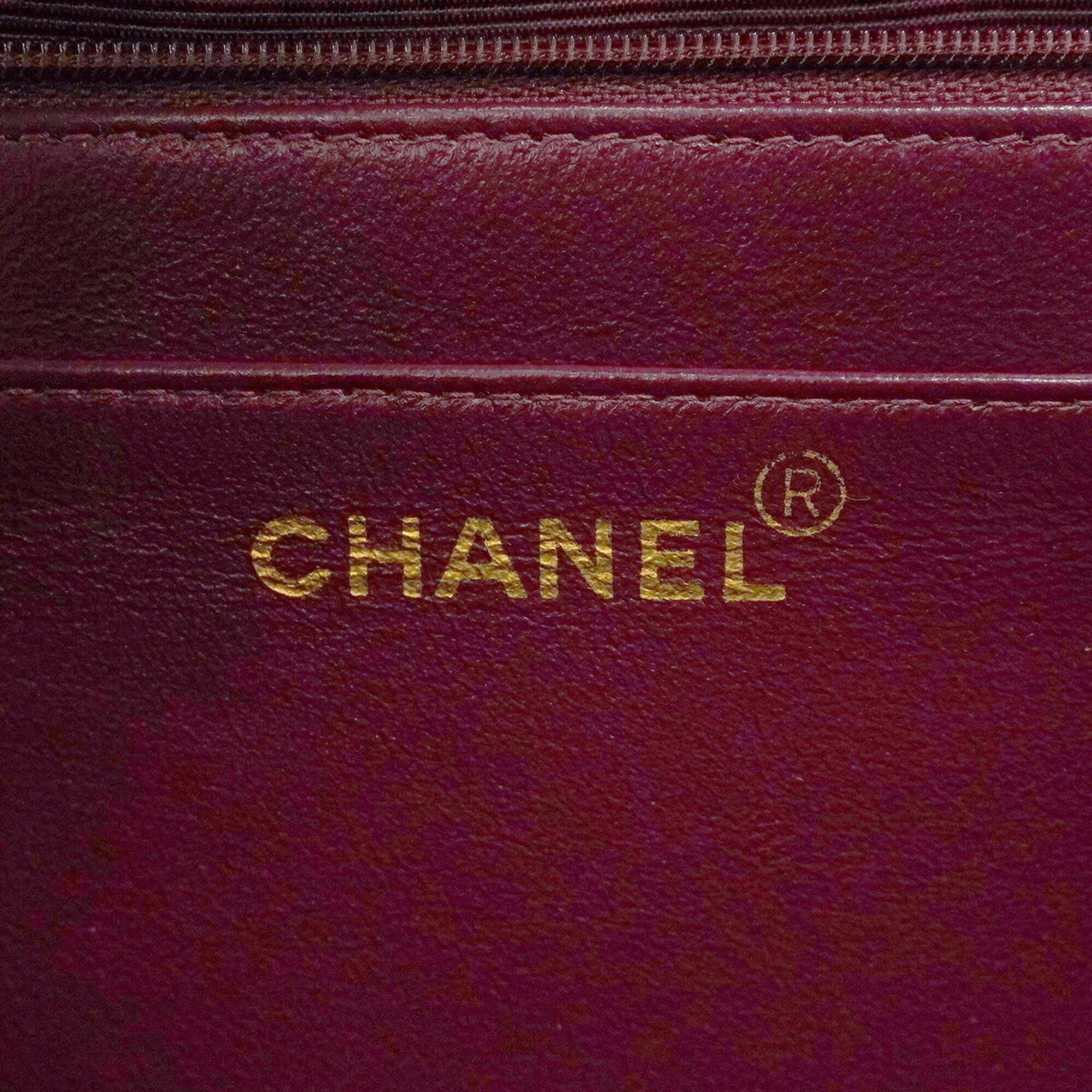 Chanel Black Leather Shoulder Bag (Pre-Owned)